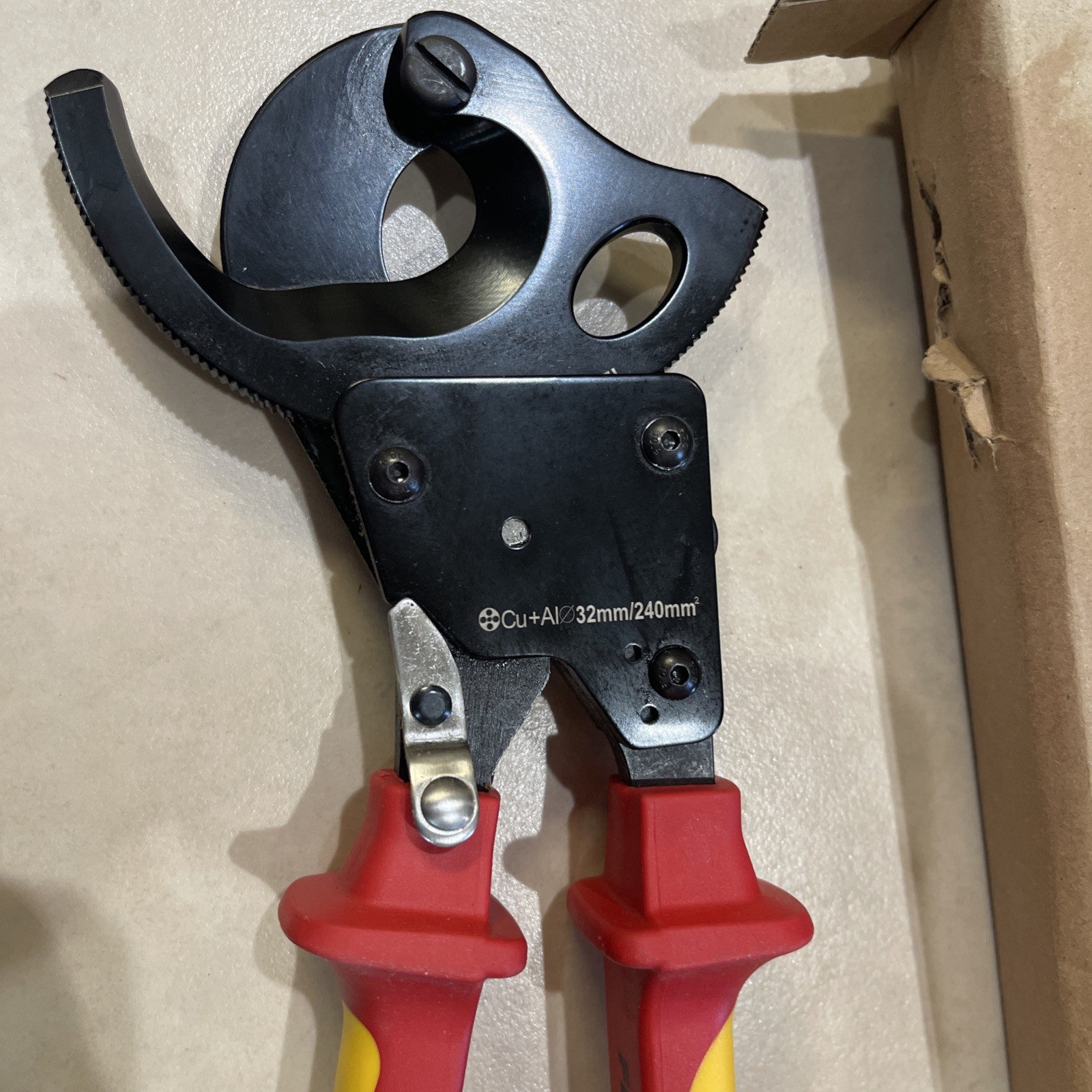 FESA Insulated Ratcheting Cable Cutters 1000V Heavy Duty Wire Cutters New