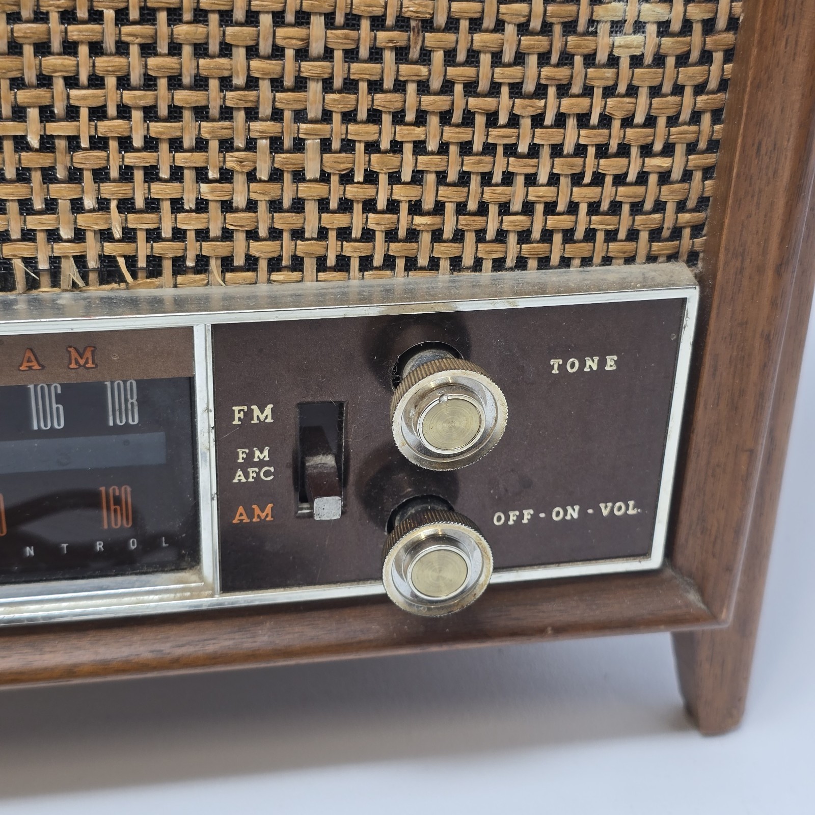 Vintage Zenith Model K731 Tube Long Distance Radio AM/FM Tested Works