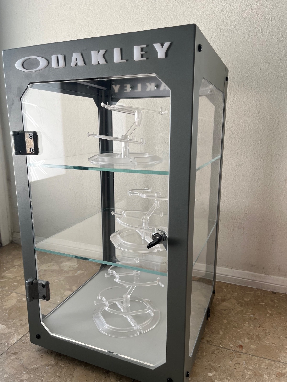 Oakley RARE 3 Tier Countertop Sunglasses Display Case W/ 3 Clear Stands and Key