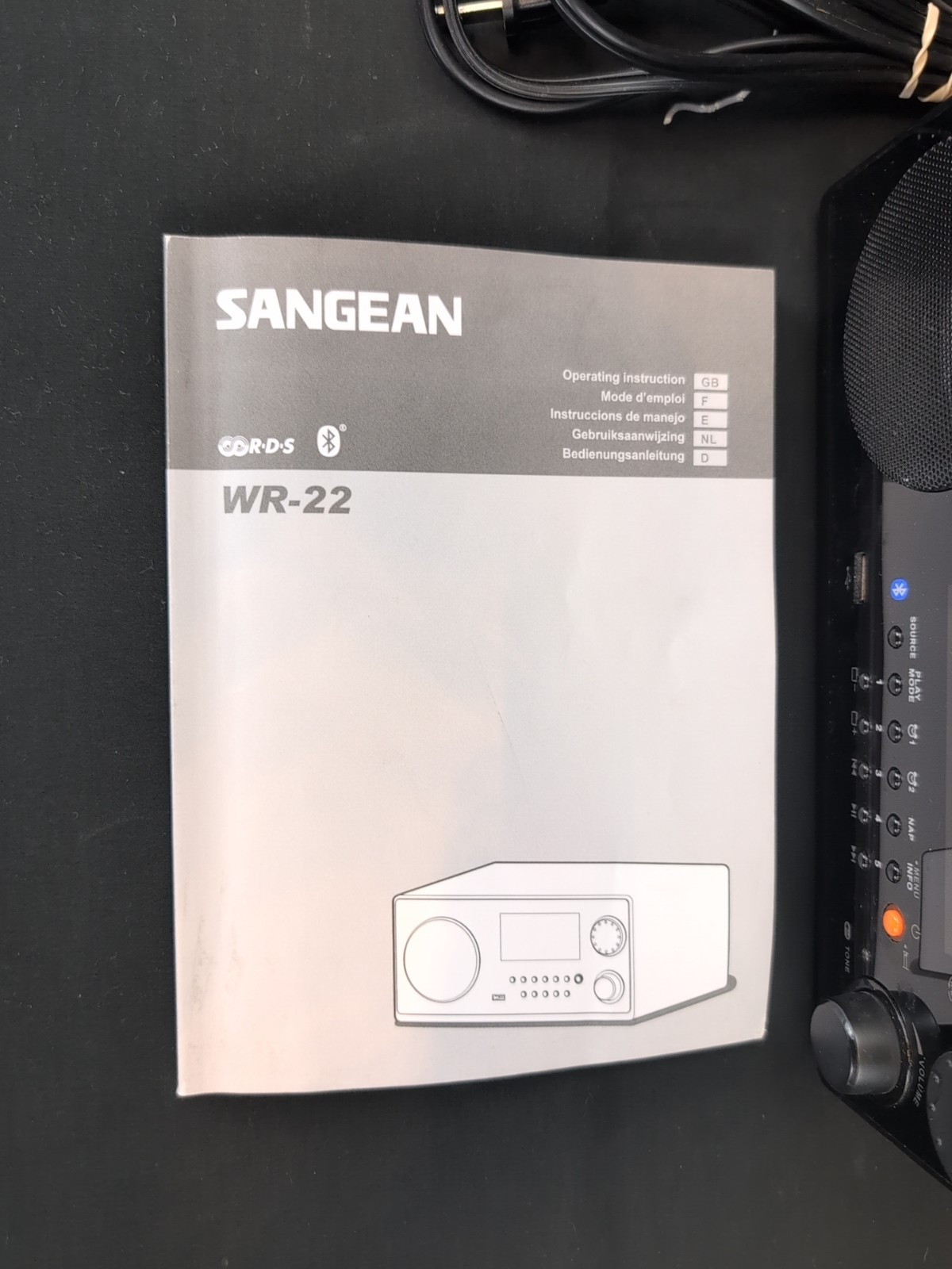 Sangean WR-22 AM/FM Bluetooth Table Radio USB AUX Wood Grain Tested Works