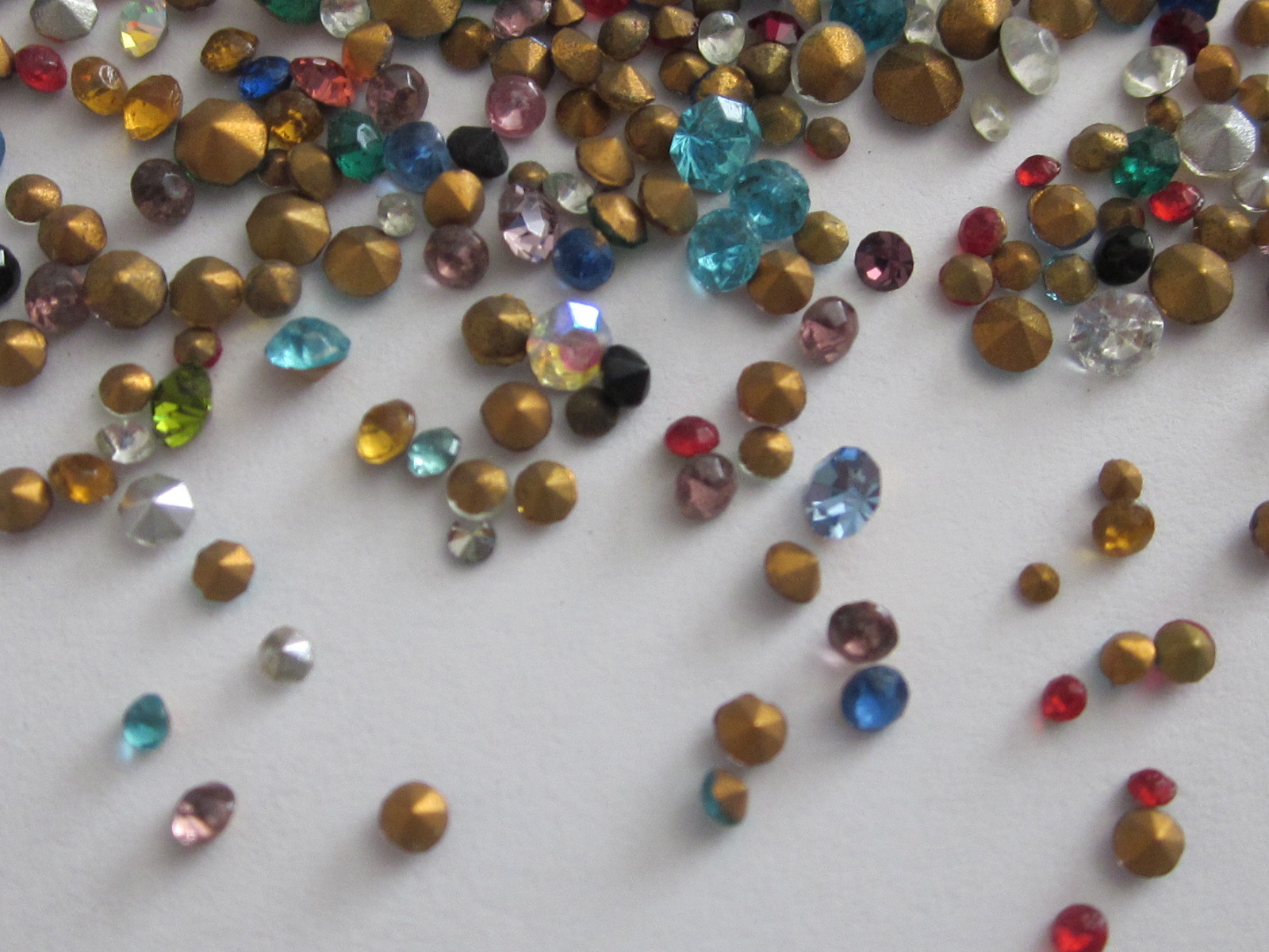 600 TINY SMALL VTG GLASS RHINESTONES COLORS MIX AB CLEAR CZECH PRECIOSA HUGE LOT