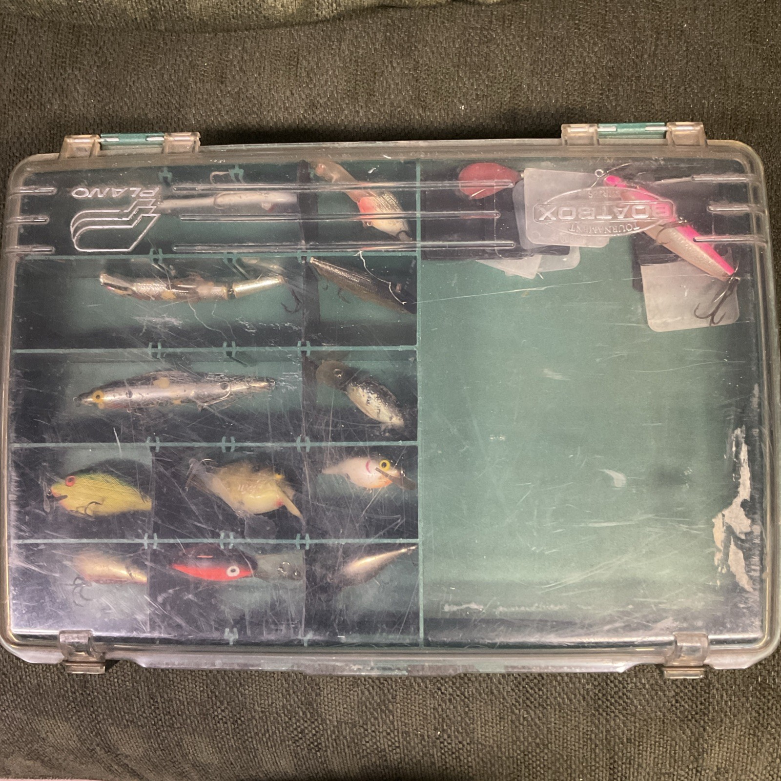 Vintage Plano Tacklebox "Boatbox" 2 Levels Green 39 Lures Inside