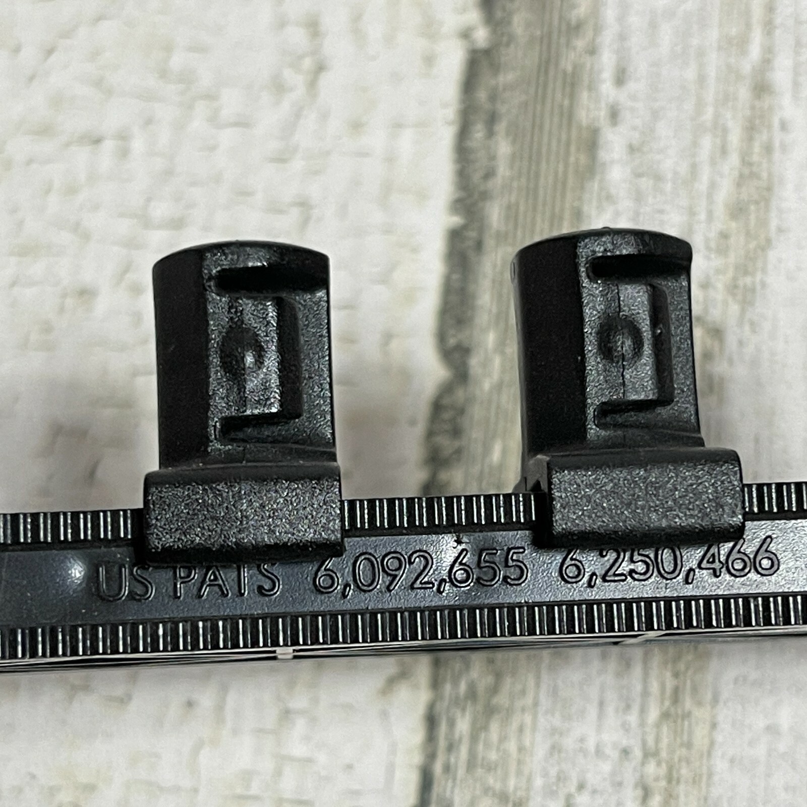 Ernst 1/2" Drive 18" Socket Organizer Rail with 15 Twist Lock Clips - Black