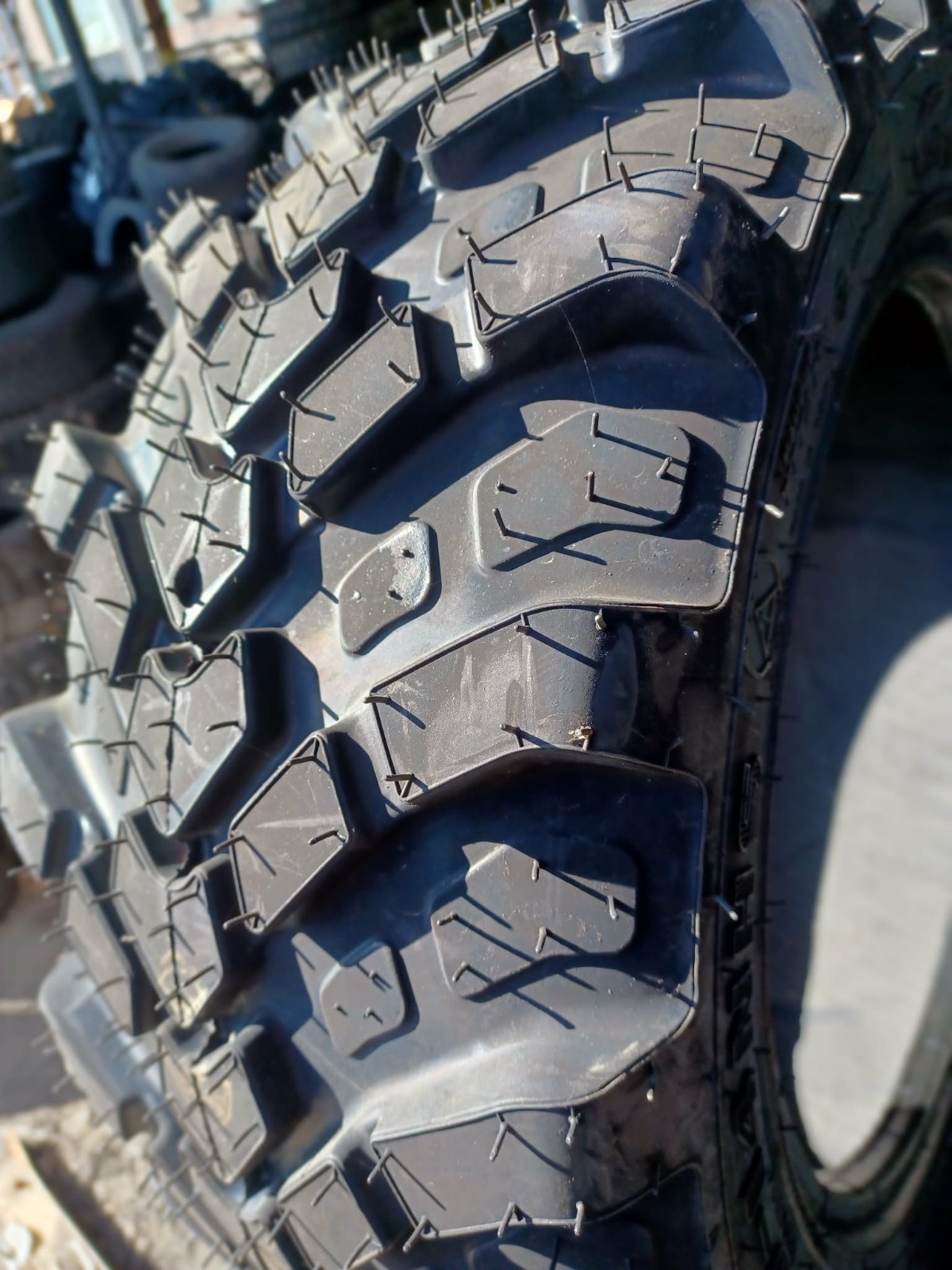 25x8.50-14 TIRE TURF R14T NEW COSMETIC BLEM 6PLY 2585014 25 8.50 14