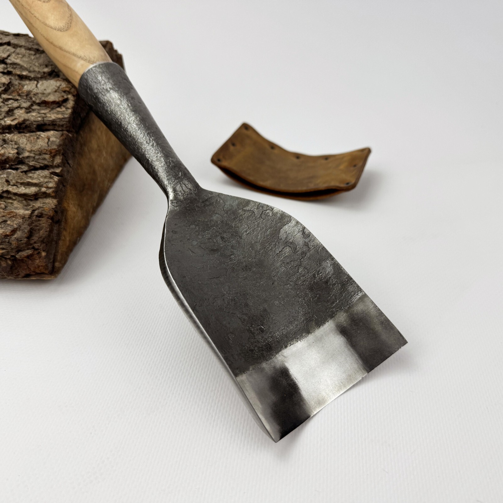Rounded Timber Chisel – Hand-Forged Steel, Ash Handle, Sheath, Heavy Duty