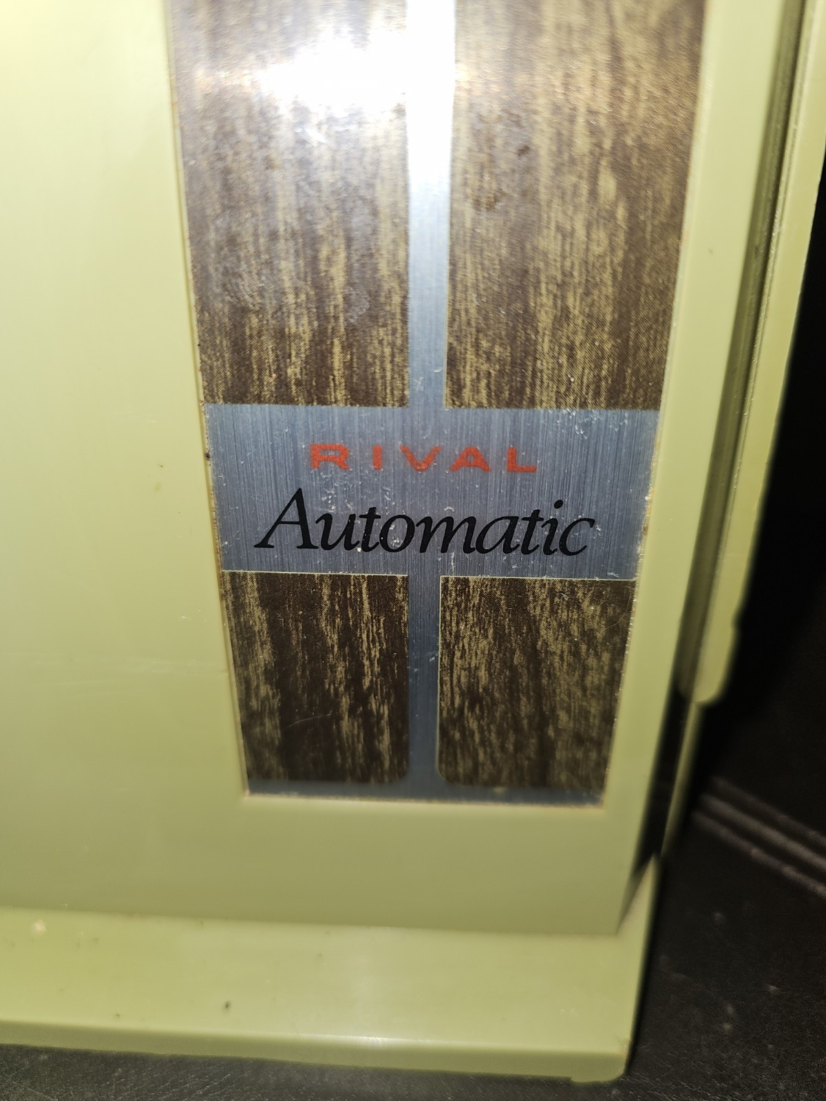 Vintage Avocado Green Electric Can Opener Mid Century Kitchen Appliance Works