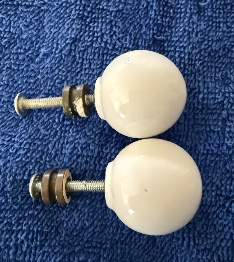 2 pcs. Vintage Drexel Declaration Knobs Pulls Kipp Stewart Porcelain / Brass