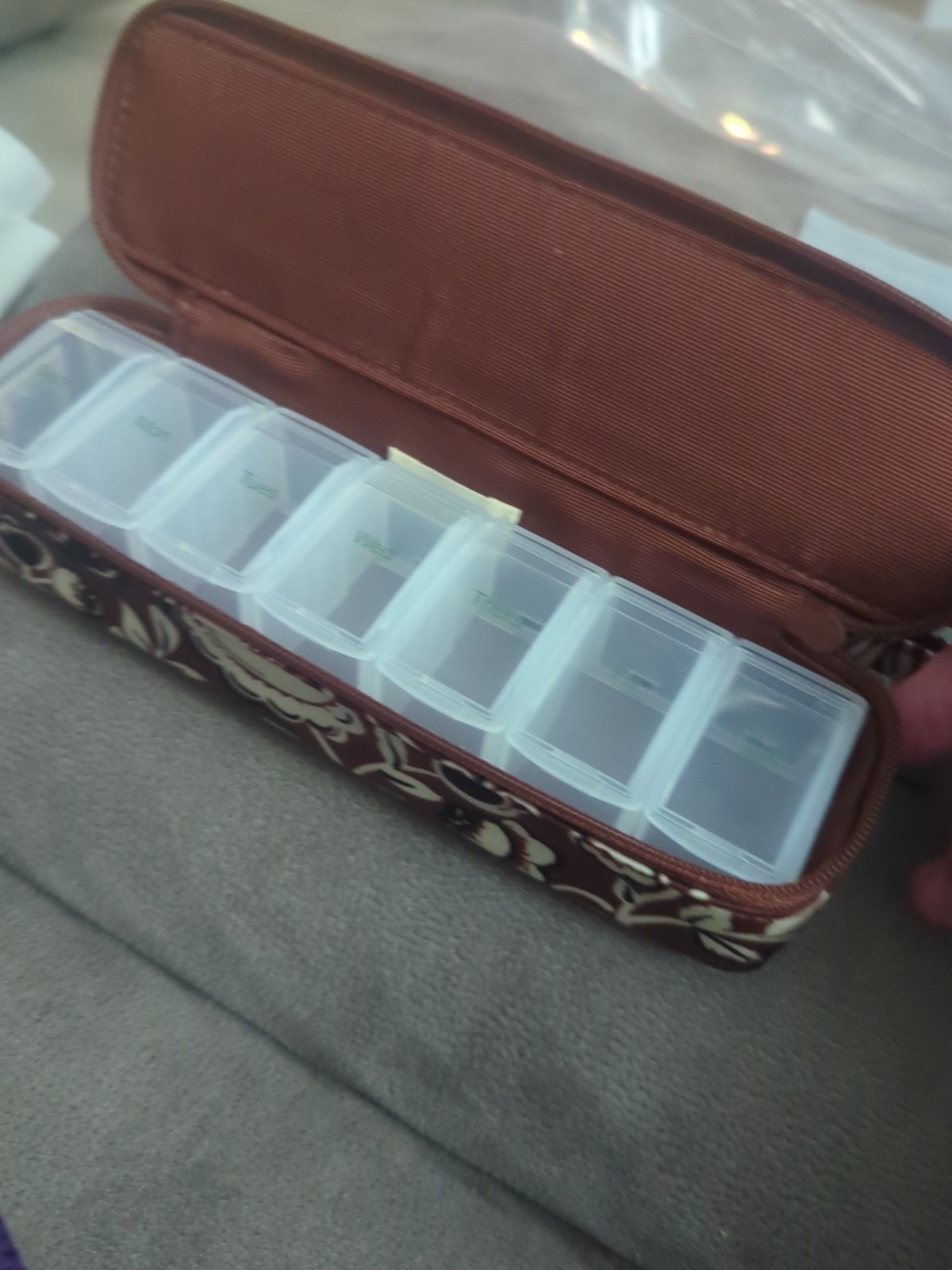 Vera Bradley BUBBLY FLOWERS CINNAMON 7 DAY NYLON Travel Pill case NWT