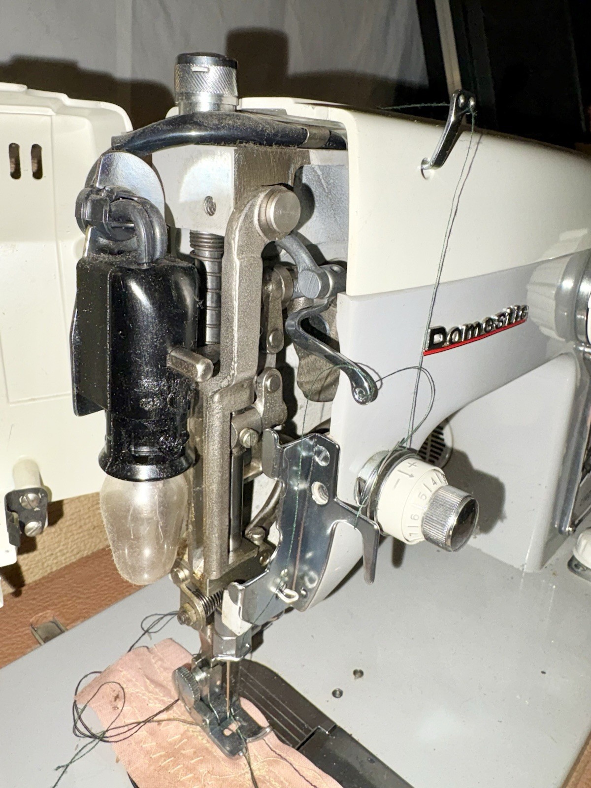 VINTAGE 1967 DOMESTIC ZIG-ZAF DIAL A STITCH MODEL 1665 SEWING MACHINE-WORKS WELL