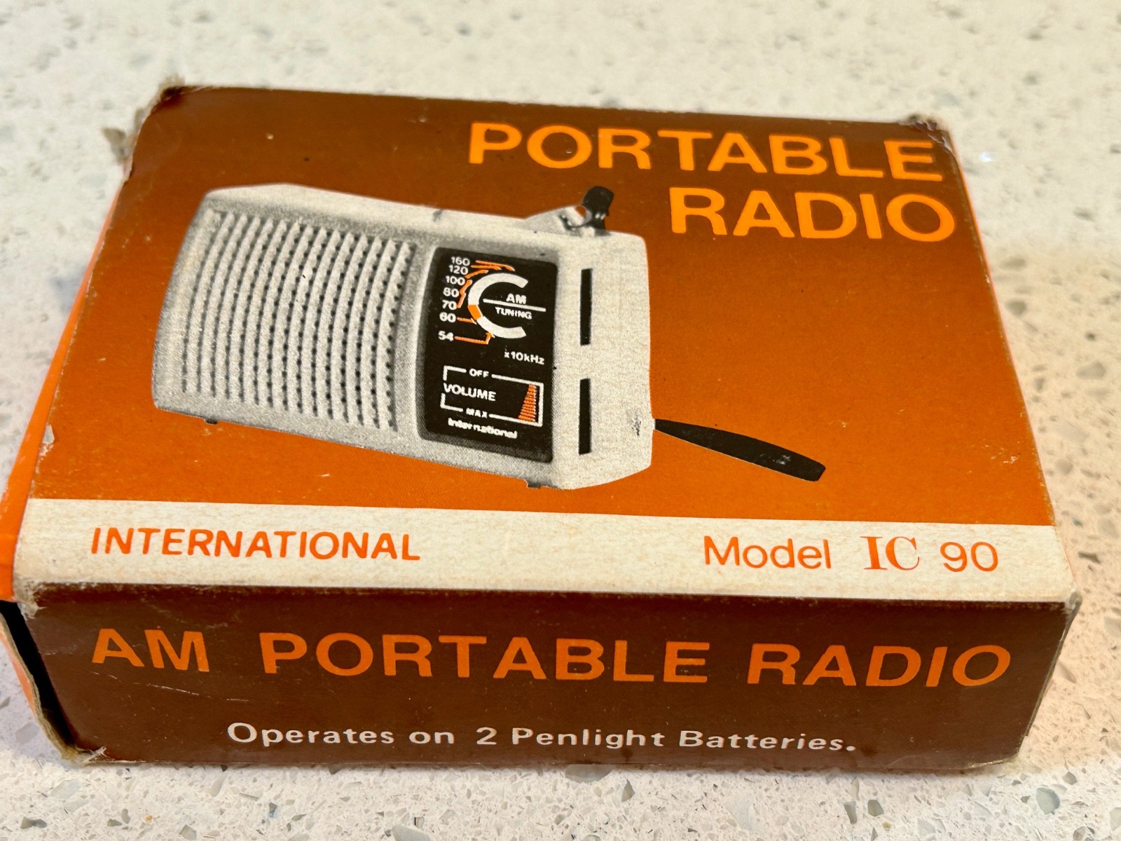 VINTAGE 1960-70's International Brand Transistor Radio Model IC 90 - Mint in Box