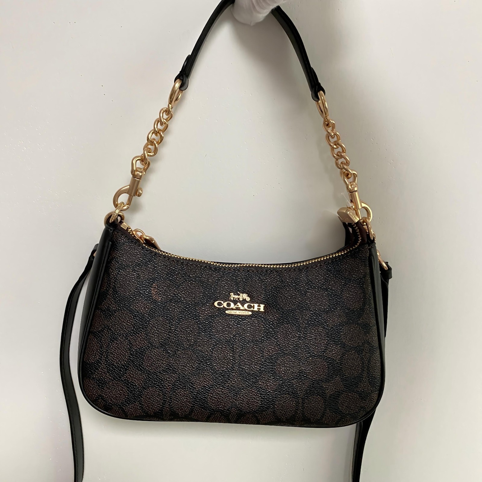 COACH CV933 Teri Shoulder Bag In Signature Canvas  Walnut/Black NEW