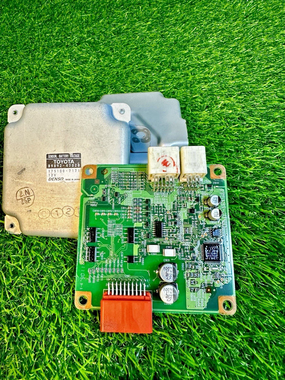 Toyota Prius Hybrid 2010-2015 Bettery Voltage Sensor Control module 89892-47020