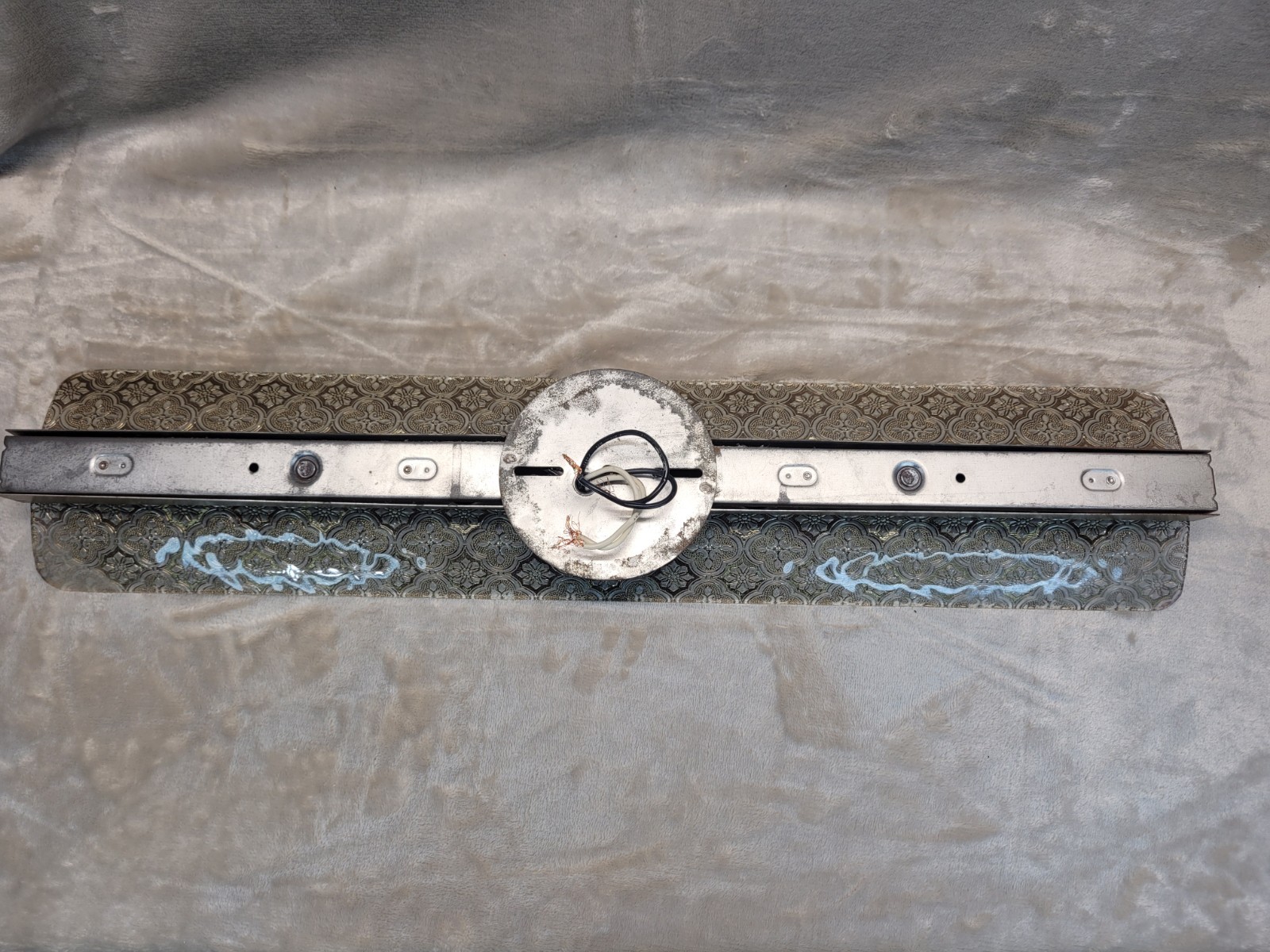 Vtg Bathroom Vanity U Bar 4-Light Fixture Glass Gold Overlay Quatrefoil Curved