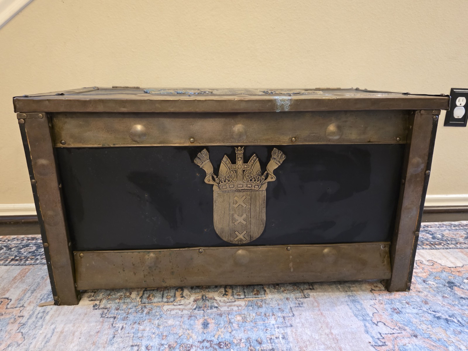 RARE ANTIQUE 19TH C CONTINENTAL BRASS BOUND KINDLING BOX W ARMORIAL. VERY HEAVY