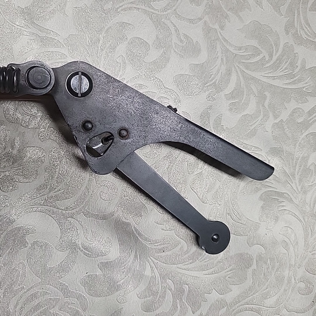 Remington Arms Co. Clay Pegion Target Skeet Thrower Collectible Vtg Shooting