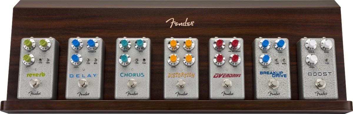 Fender Official Deluxe Wooden Wall-Mounted Guitar Pedal Storage Shelf