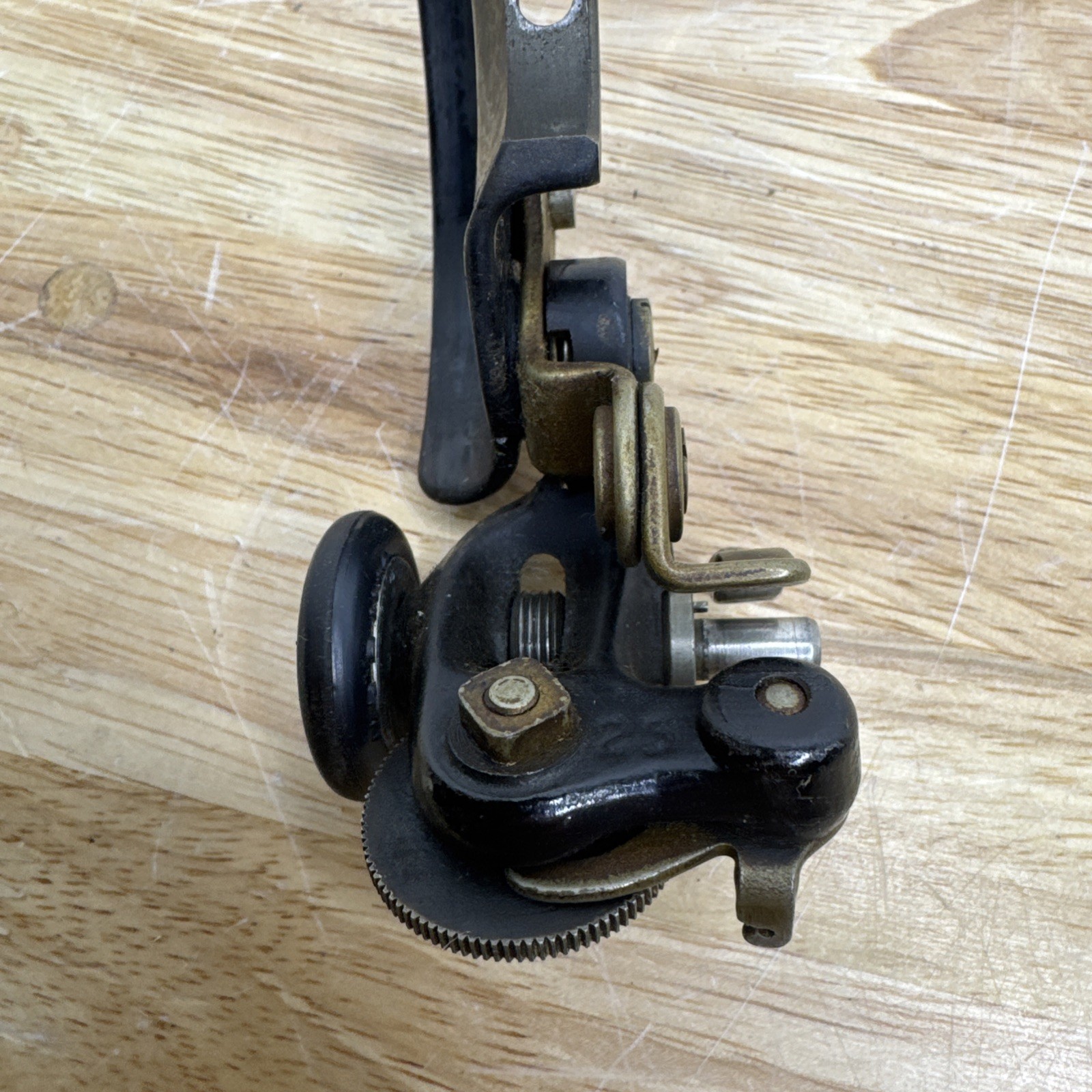 0RIGINAL Singer Sewing Machine 99 66 Bobbin Winder Assembly & Belt Guard