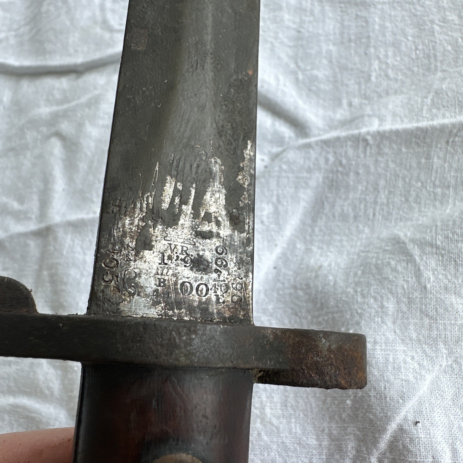 VINTAGE BRITISH RIFLE BAYONET CROWN VR VICTORIA REGINA MARKED X
