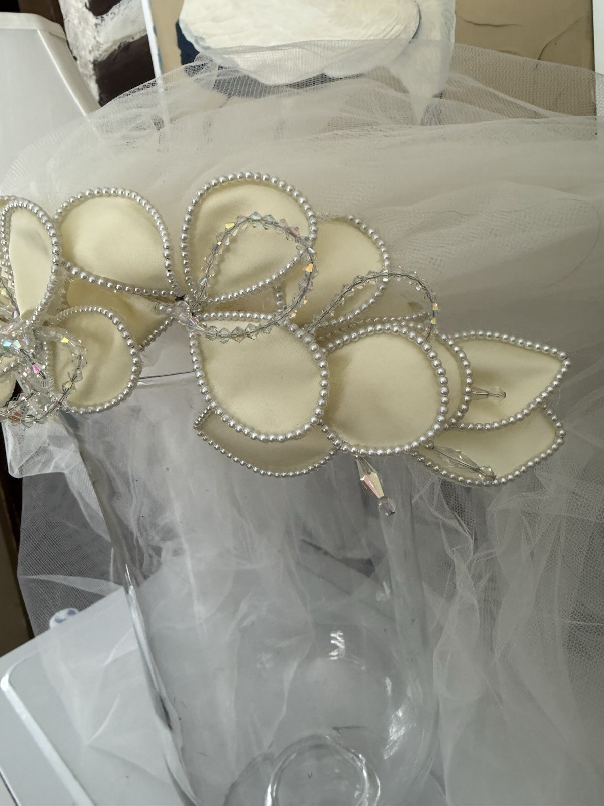 Stunning Crystal Silk Flowers Headpiece Wedding Veil Ivory