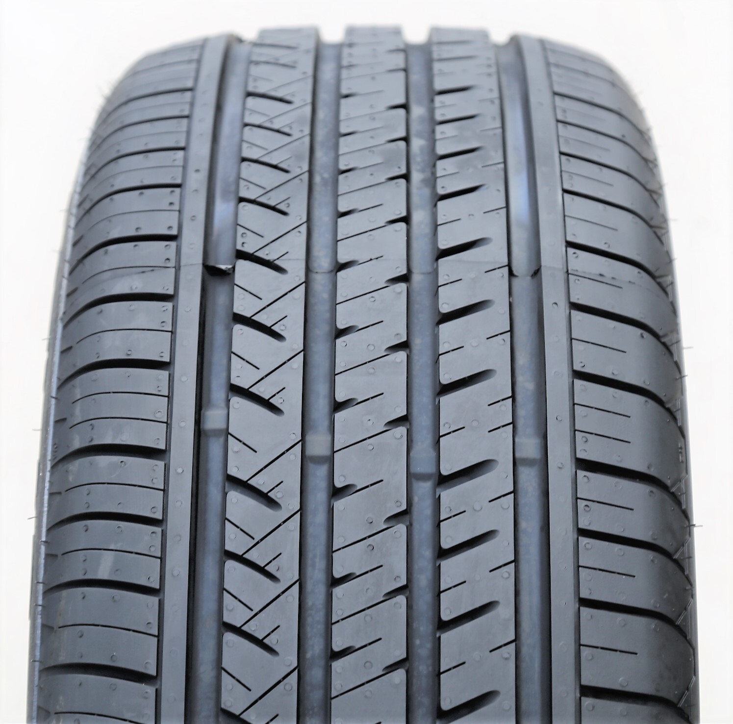 4 Tires Atlas Paraller 4x4 HP 235/65R18 106H A/S Performance
