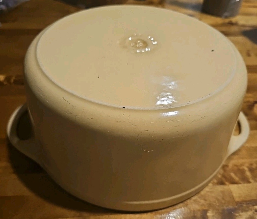 Vintage Cousances 22 Dutch Oven Beige 3.5 Quart Made in France Le Creuset