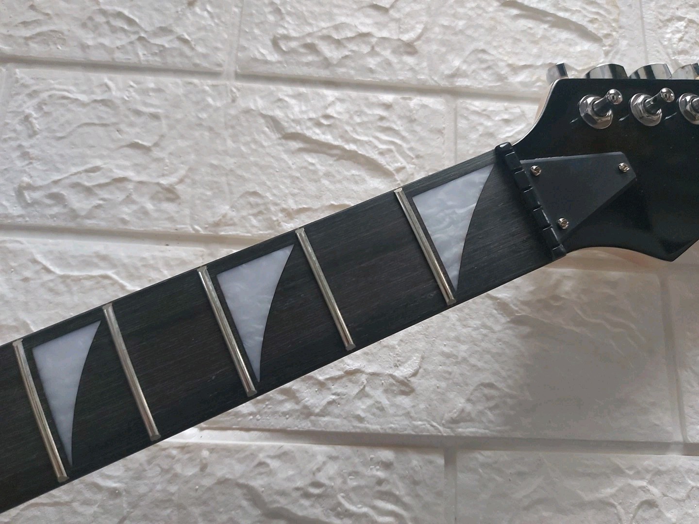 NEW Maple Guitar Neck w/ Rosewood Fretboard 24 Frets Shark Fin Markers & Tuners