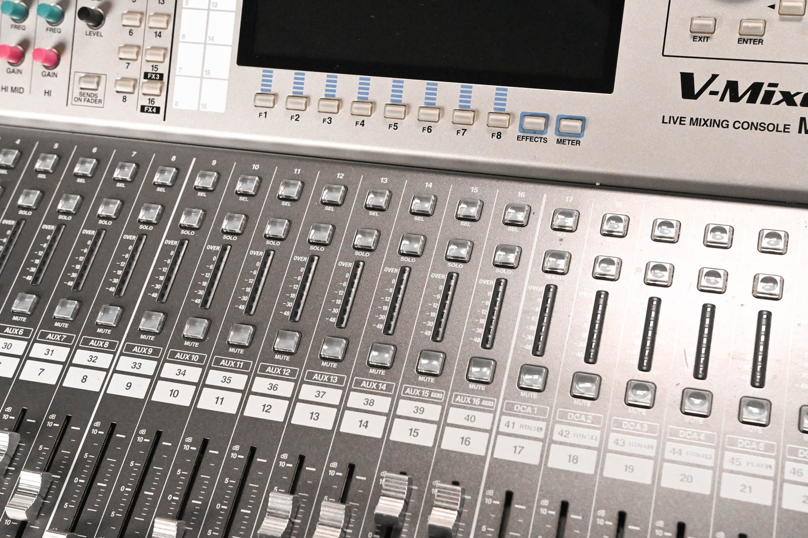 Roland M-400 48-Channel Live Digital Mixing Console CG01XHL