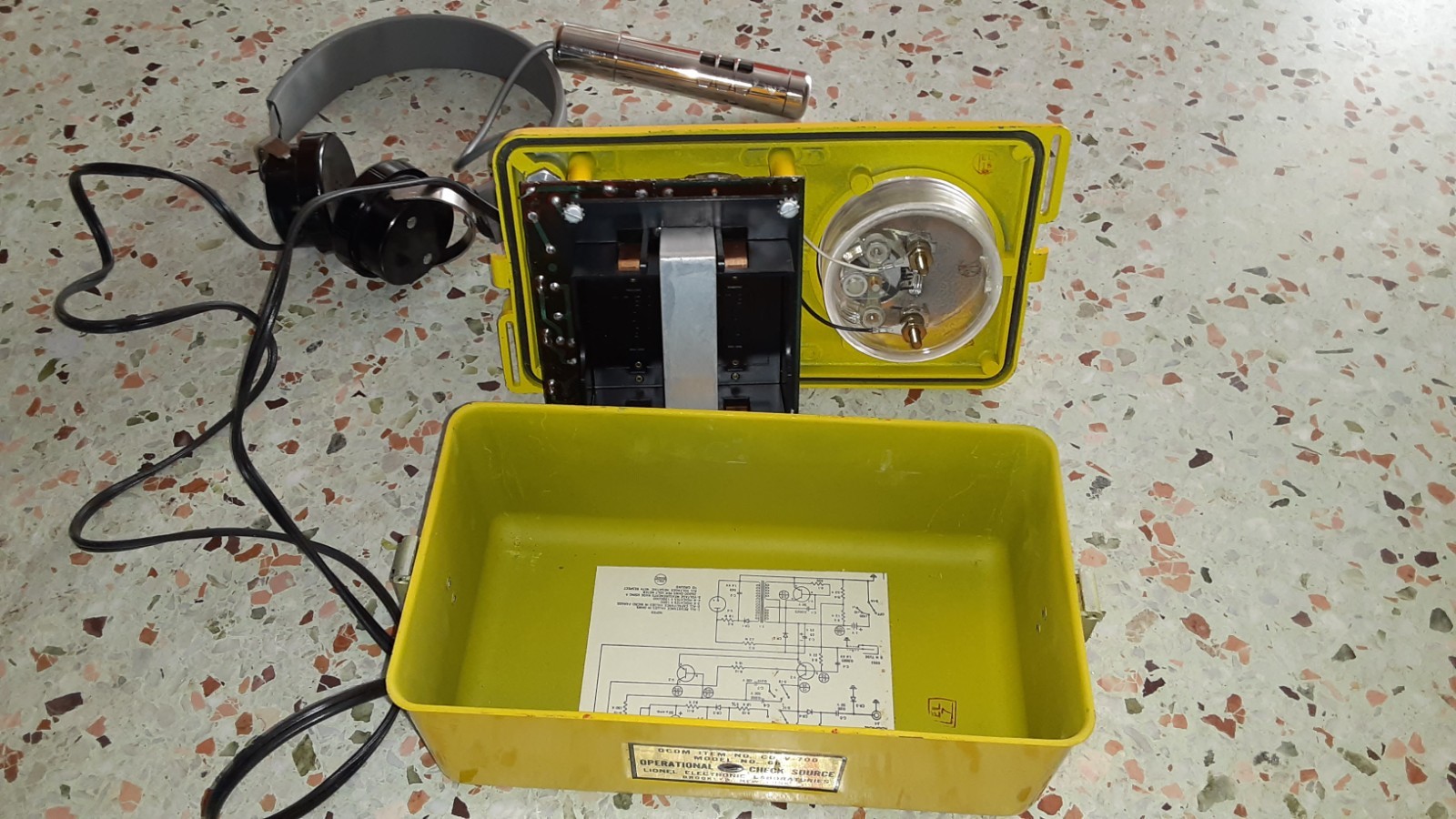 GEIGER COUNTER,, Item No. CDV-700,, model 6b, Lionel Electronic Lab, S/N 31755