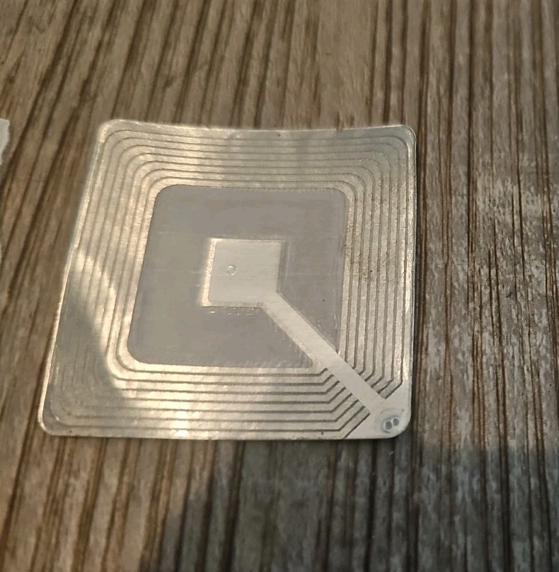 500 PAPER SECURITY STICKER 1.5X1.5 INCH RF 8.2MHZ BARCODE CHECKPOINT COMPATIBLE