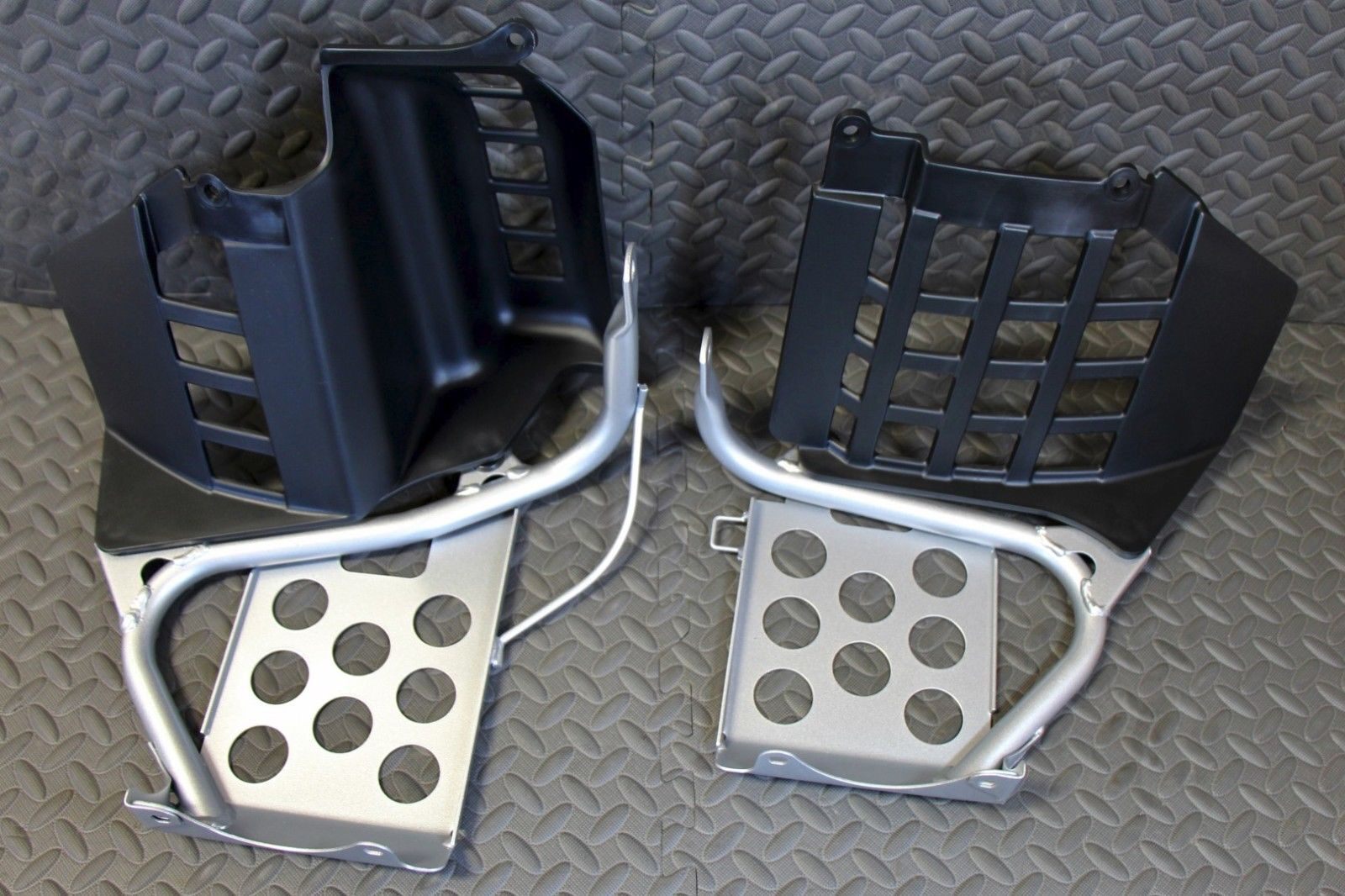 NEW Silver Heel Guards footrest Yamaha Banshee left + right nerf bars plastic