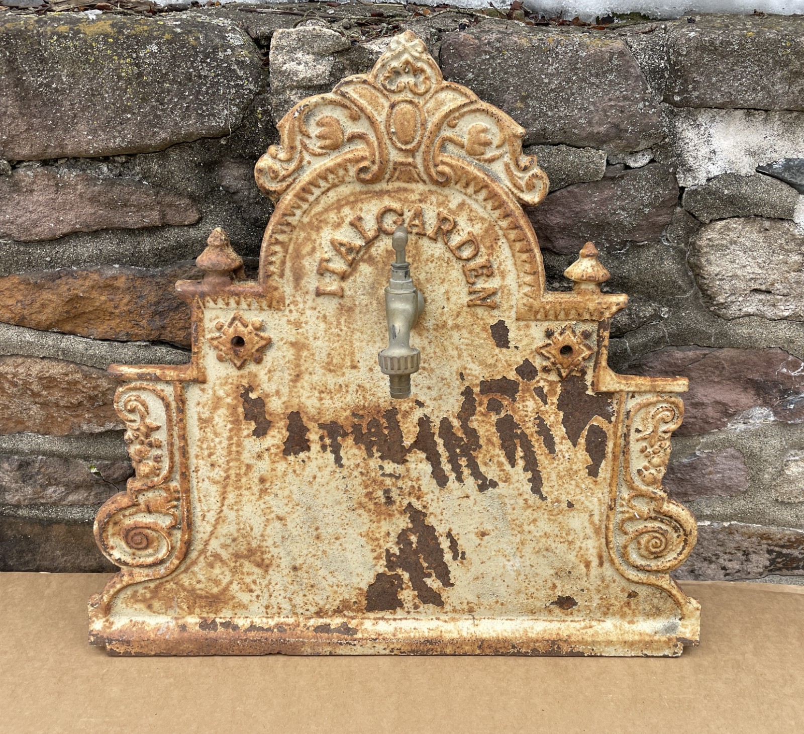 Italgarden Vintage Cast Iron Wall-Mounted Fountain Rust Patina