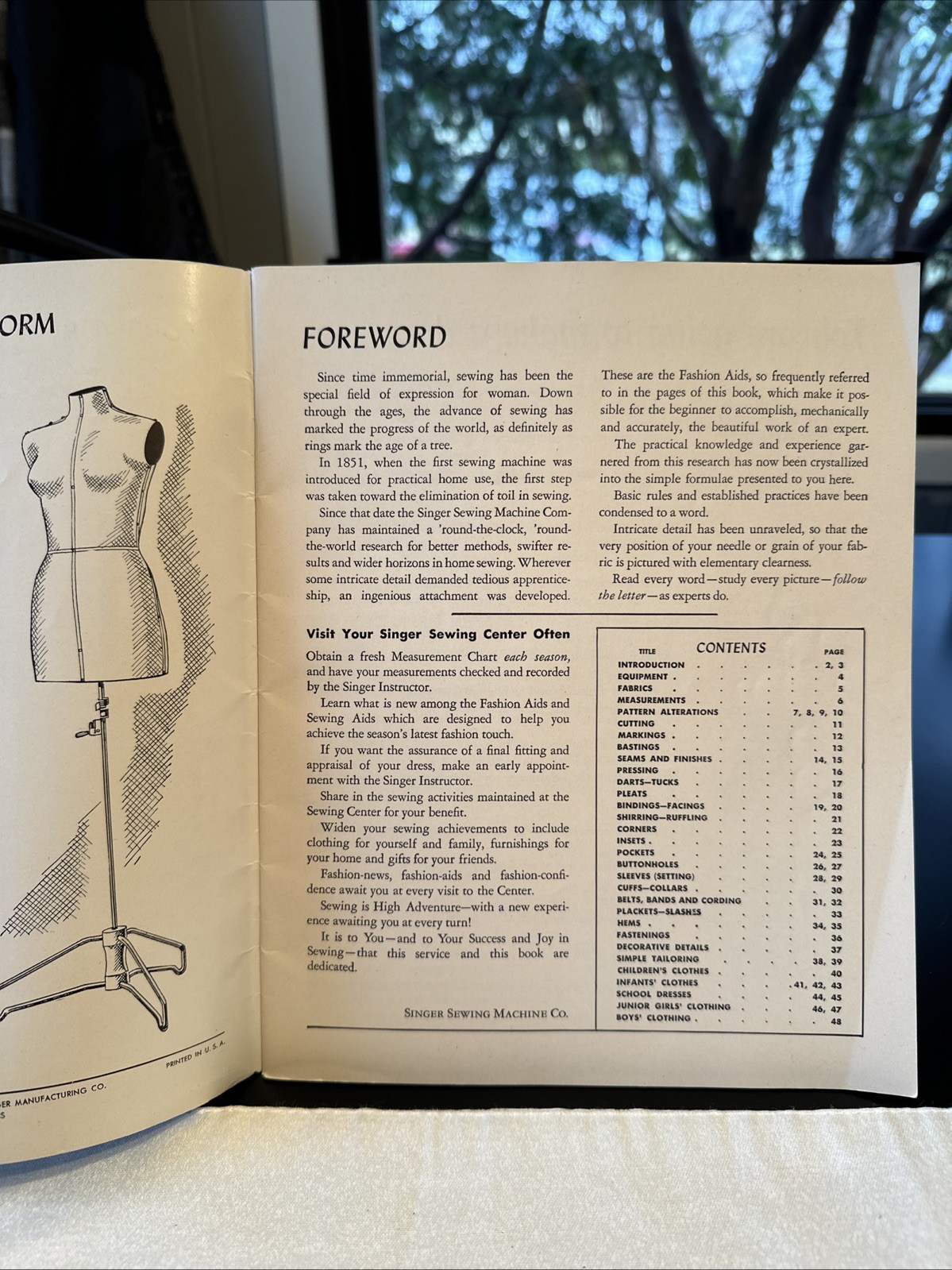 1947 Singer Dressmaking Guide Sewing Instruction How-To Book Women Kids