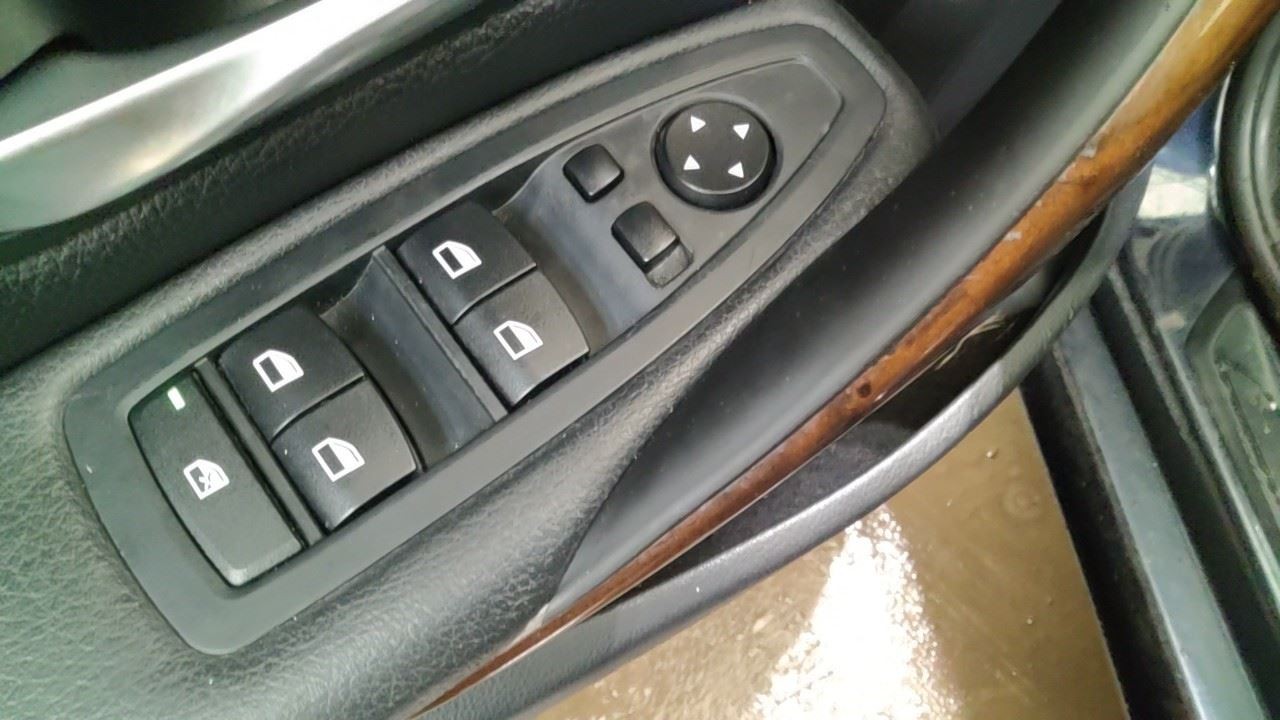 (LOCAL PICKUP ONLY) Roof Glass Fits 12-18 BMW 320i 7006501