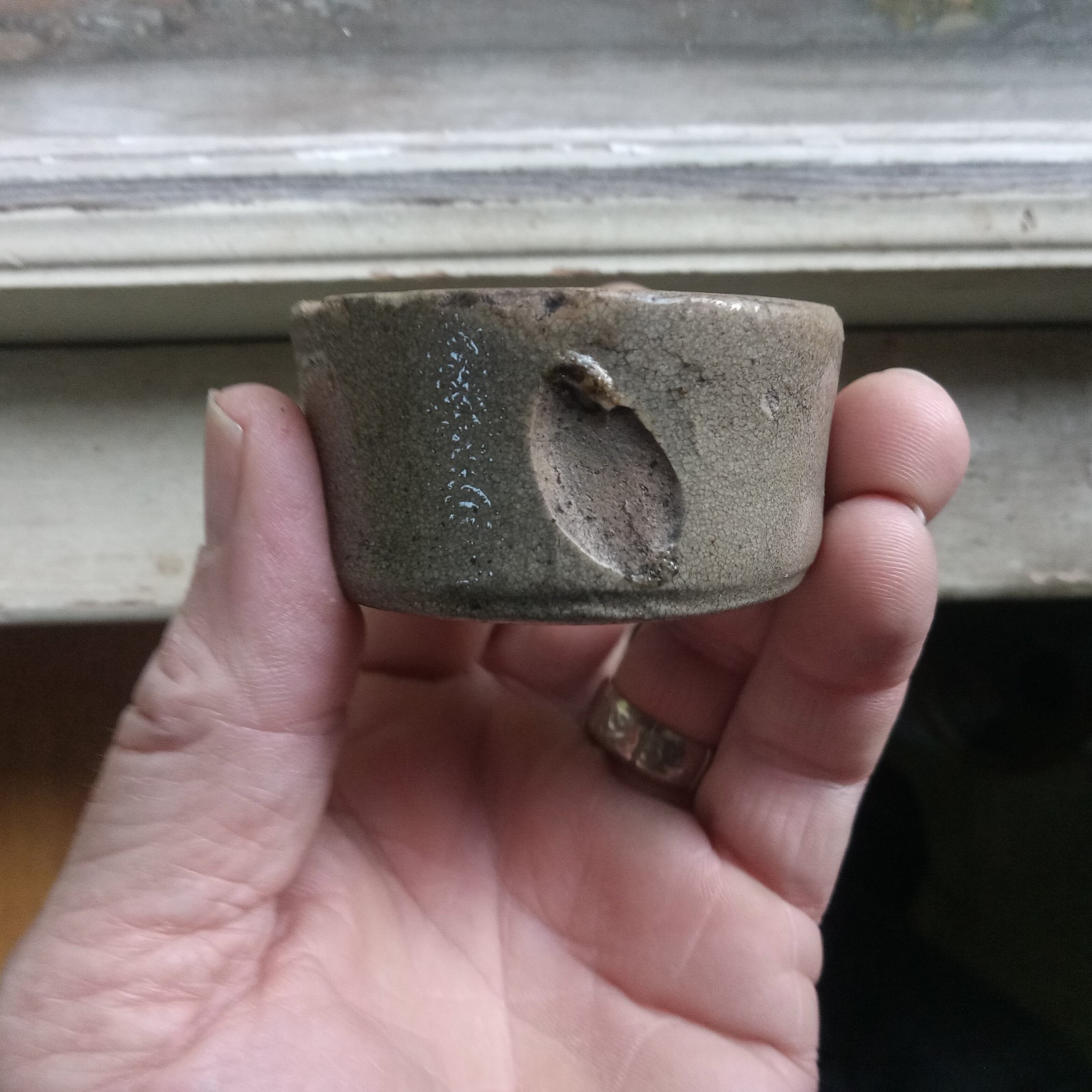 1770s ORIGINAL COLONIAL ERA SALT GLAZE STONEWARE INKWELL FROM NEW ENGLAND