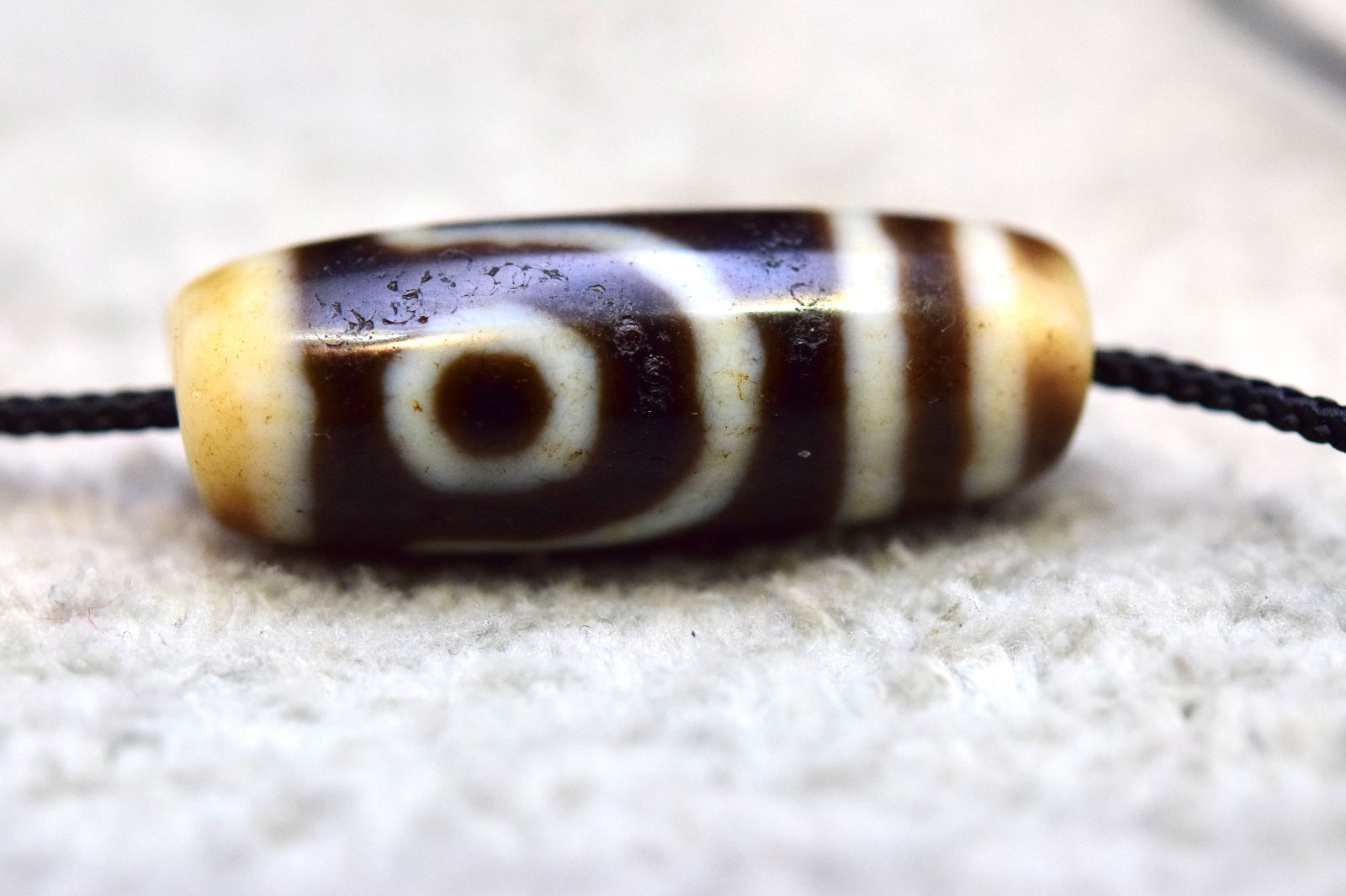 old Himalayan indo tibetan 2eyes agate bead unique pattern