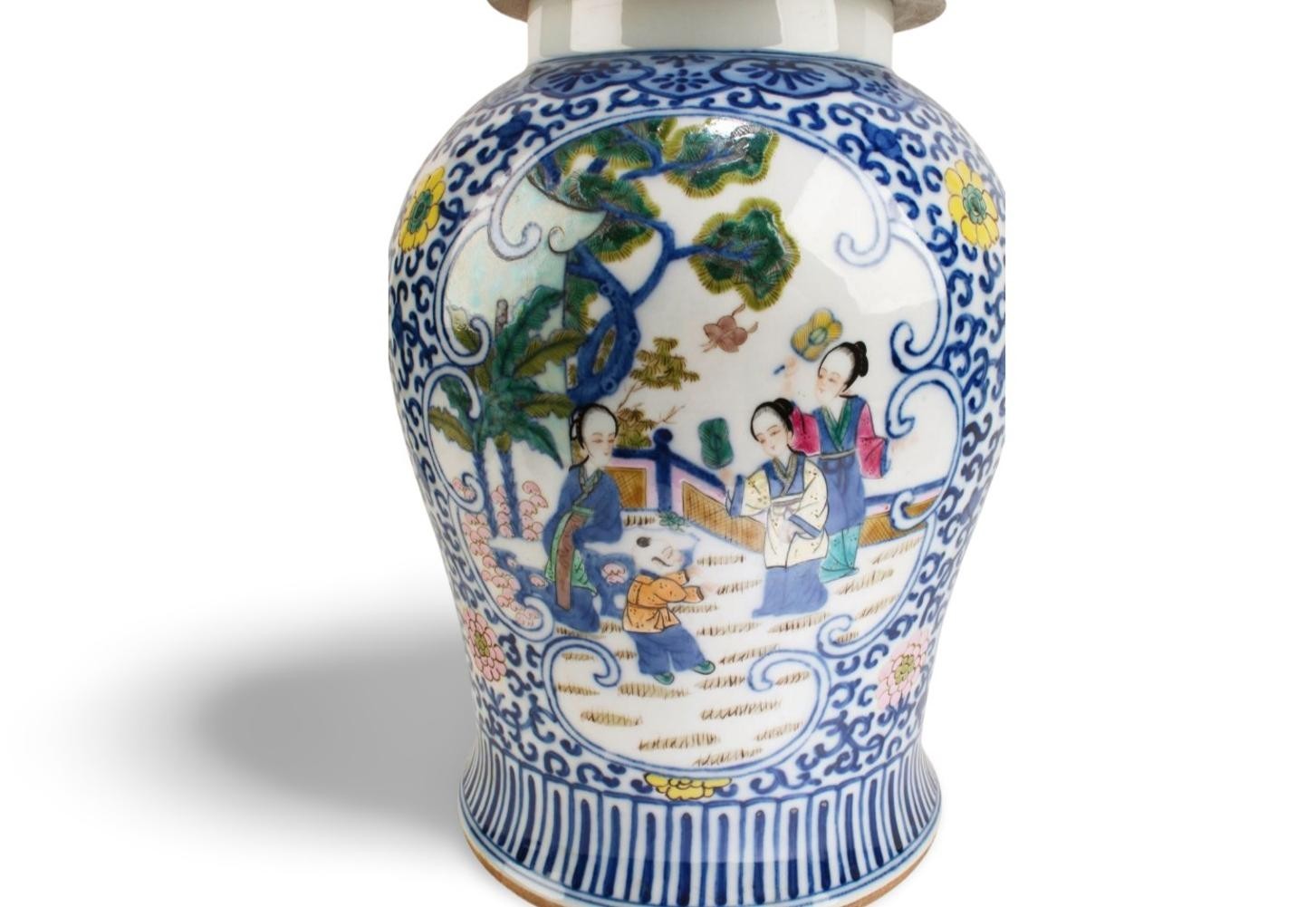 Chinese Porelain Jar with lid. 'QianLong' mark at base