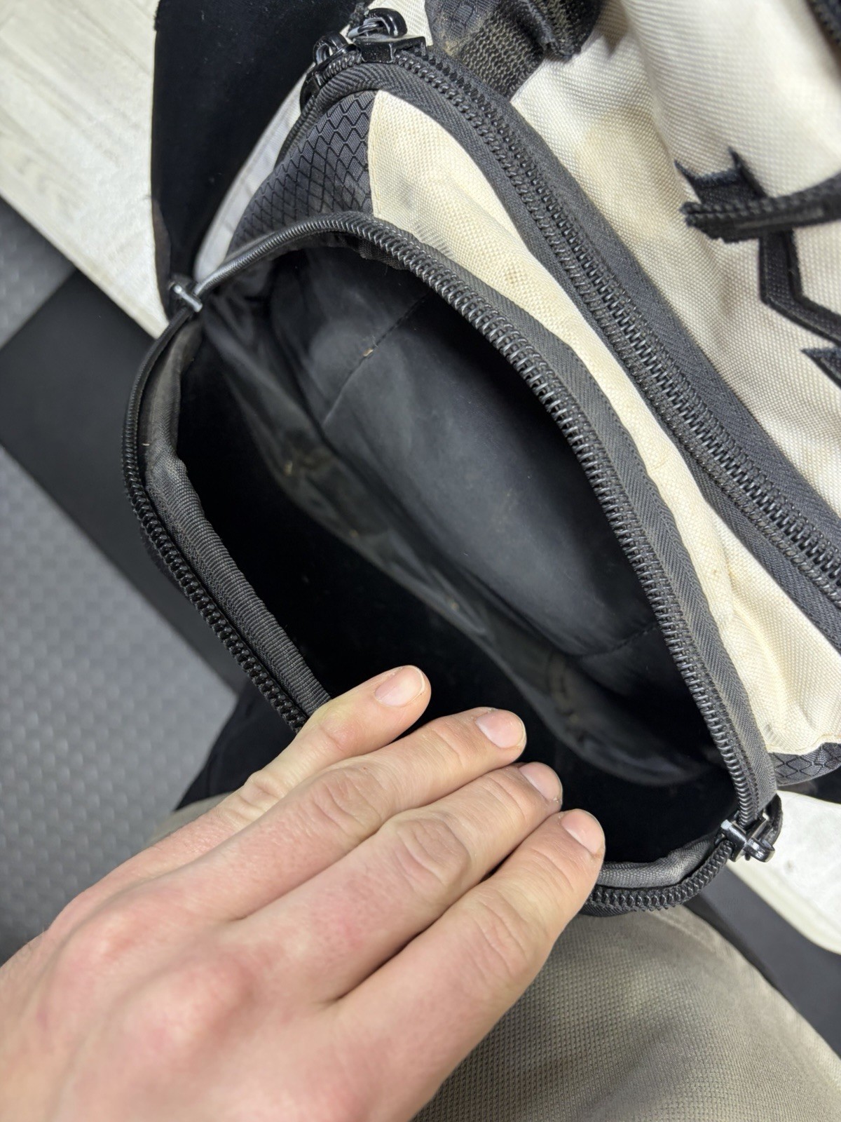 Miken MK7X Baseball Backpack Softball 4 Bat Sleeves Black White Slow pitch Large