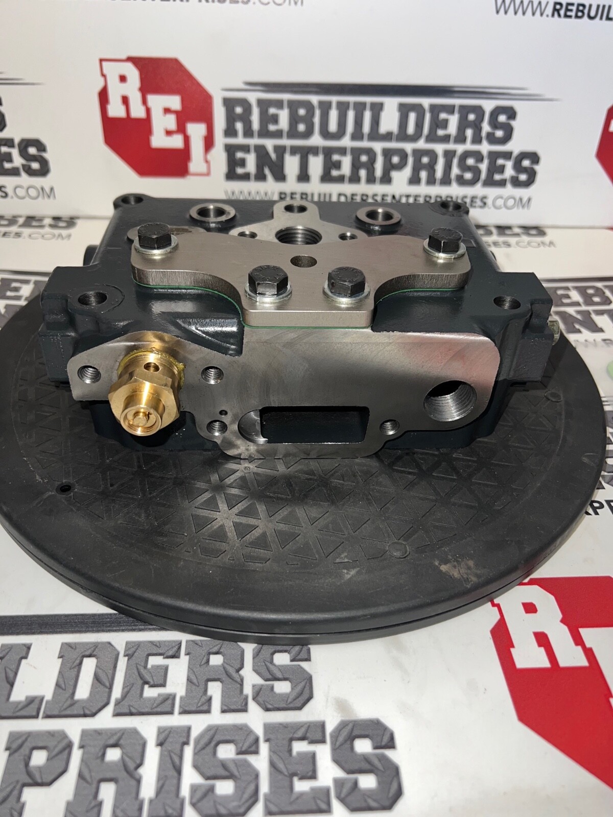 Bendix TF550-750 107082 Air Compressor Cylinder Head NEW Complete 107516