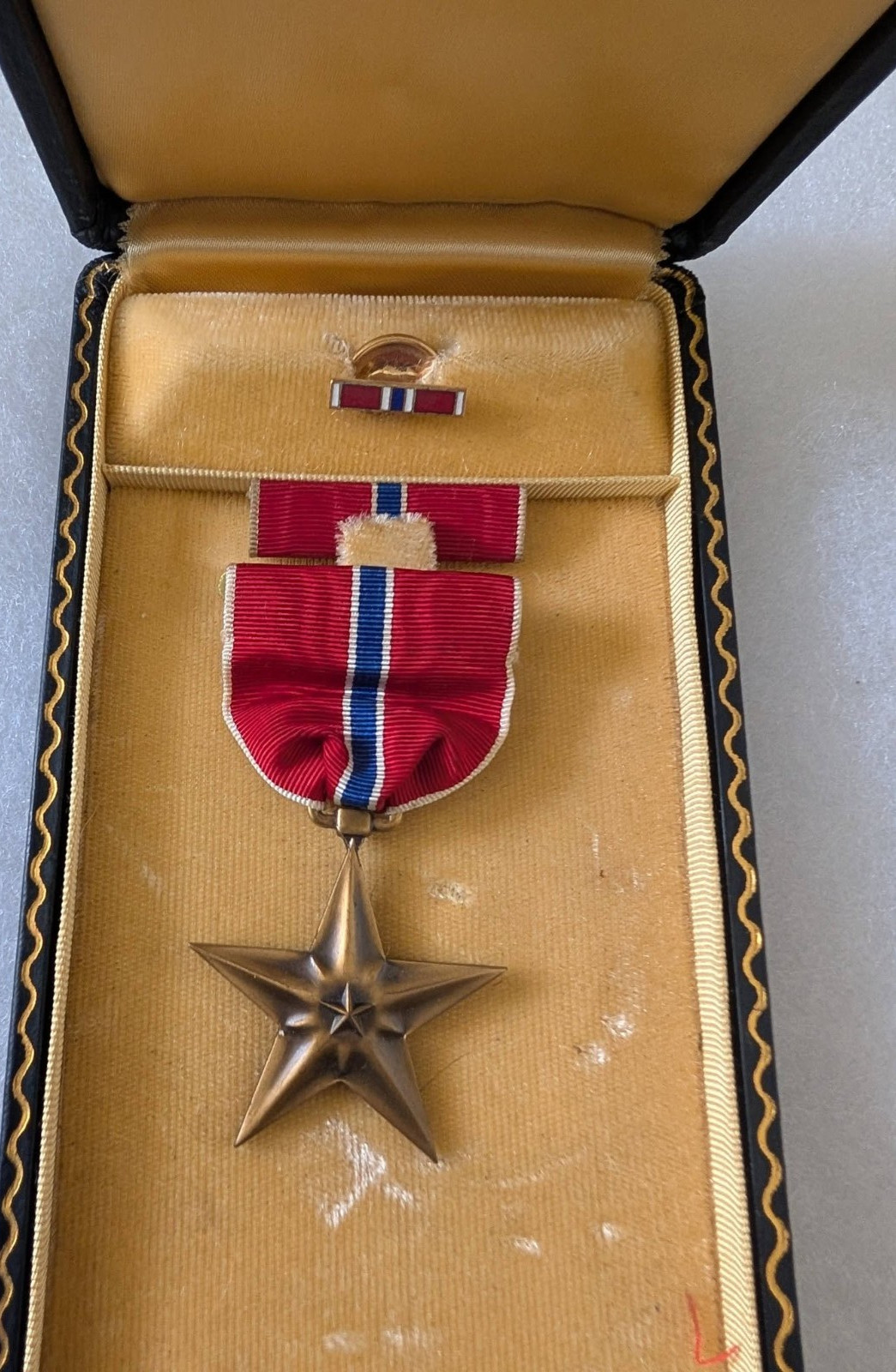 WW2 U.S. BRONZE STAR MEDAL RIBBON IN ORG PRESENTATION CASE