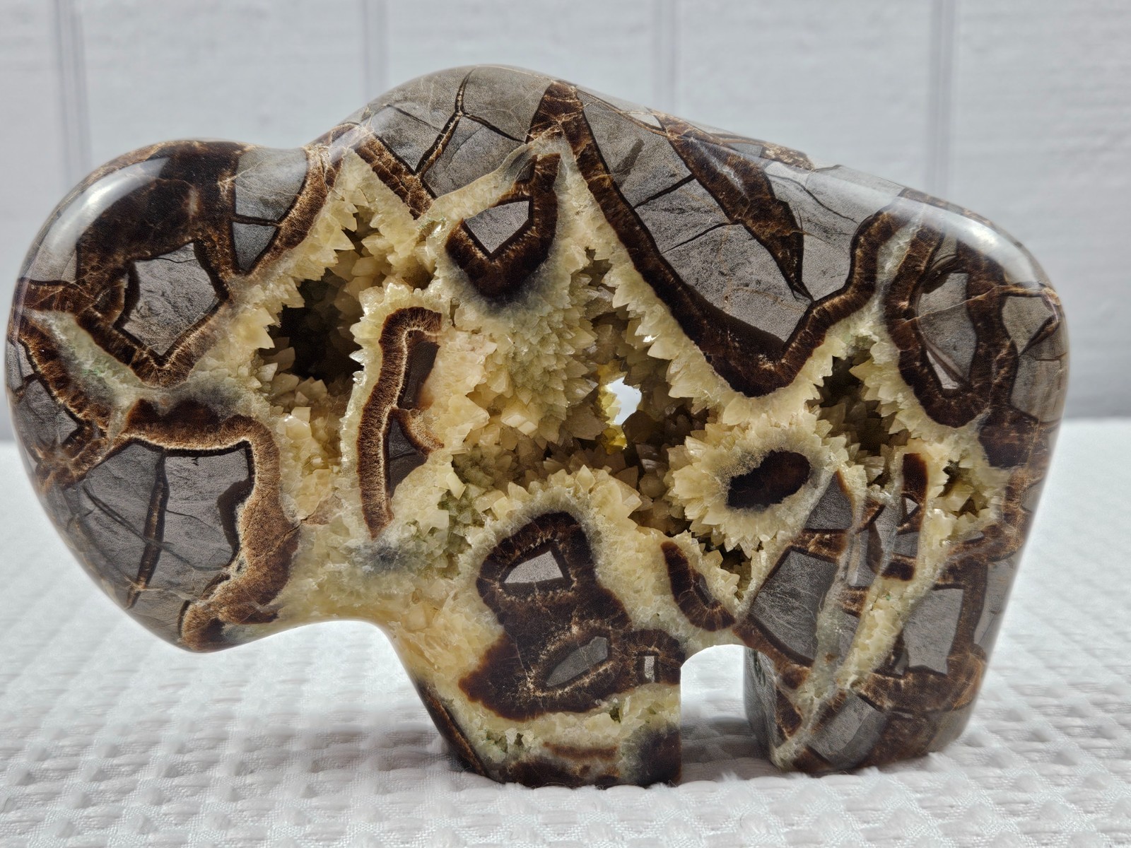Septarian Nodule Geode Buffalo Bison Carved Natural Stone Crystal Zuni Decor 6"