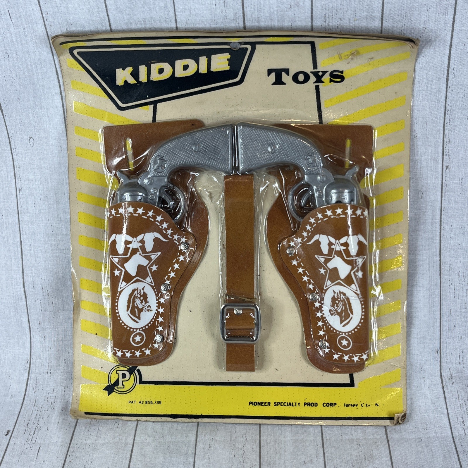Pioneer Specialty Corp Kiddie Toys Plastic Toy Cowboy Pistol & Holster Set READ
