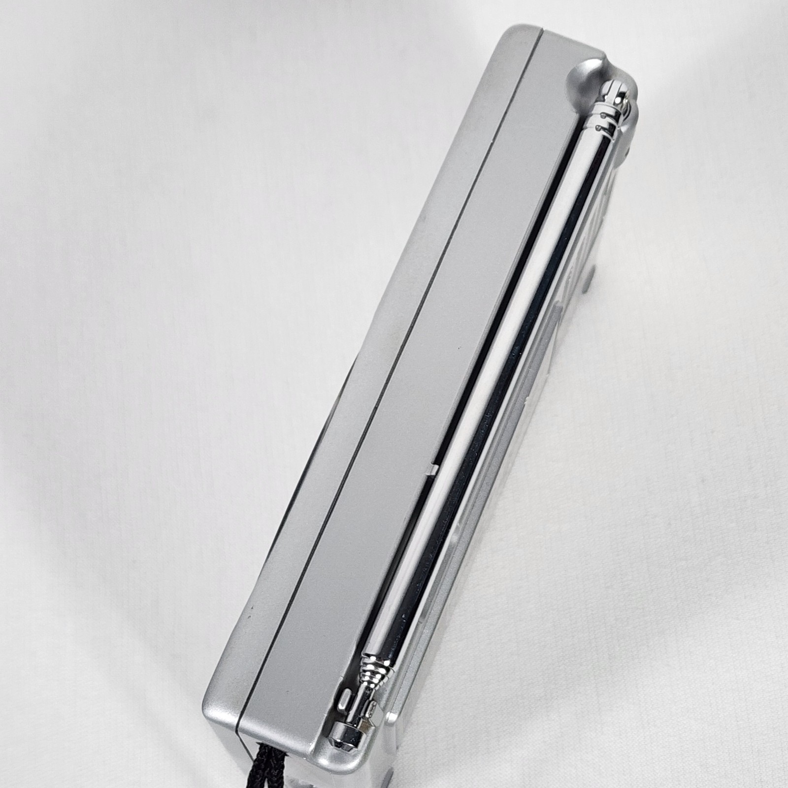 Grundig YB 300PE AM/FM 13 Band SW Shortwave Radio Works