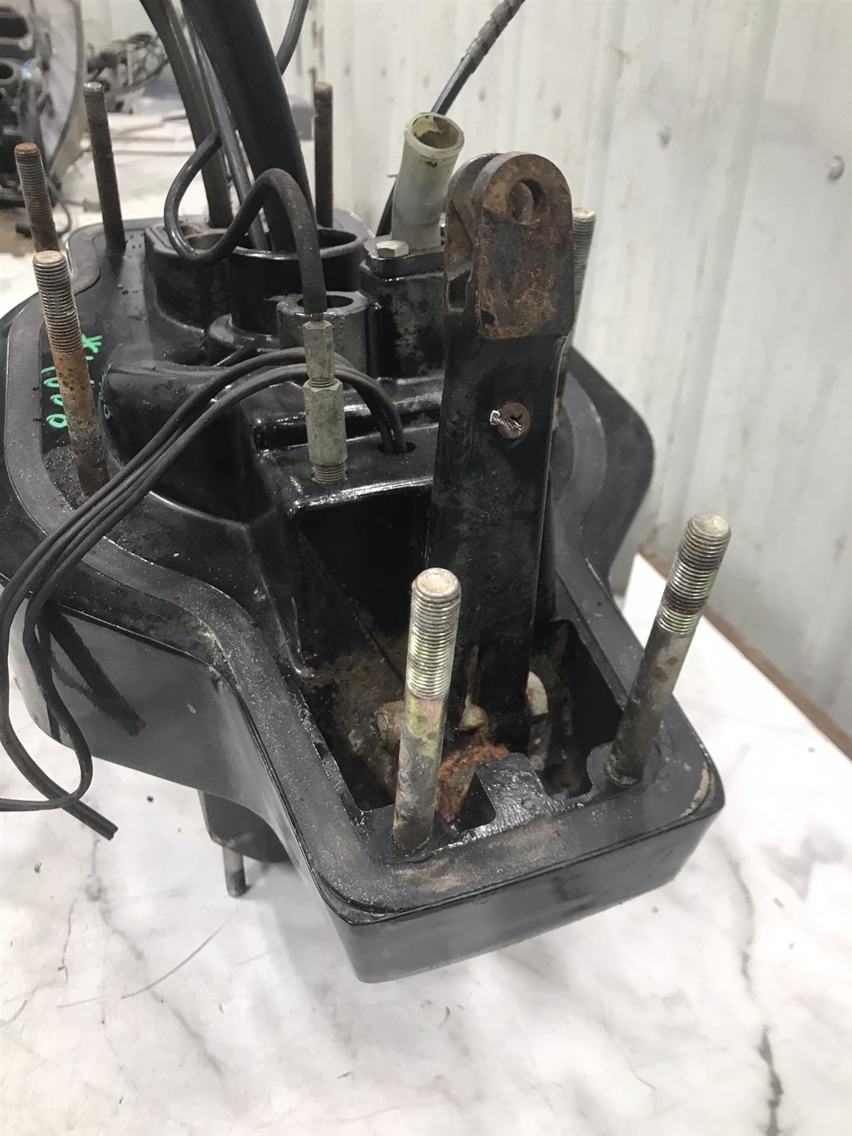 MerCruiser Alpha 1 Gen 2 out drive mount gimbal housing & hydraulic cylinders