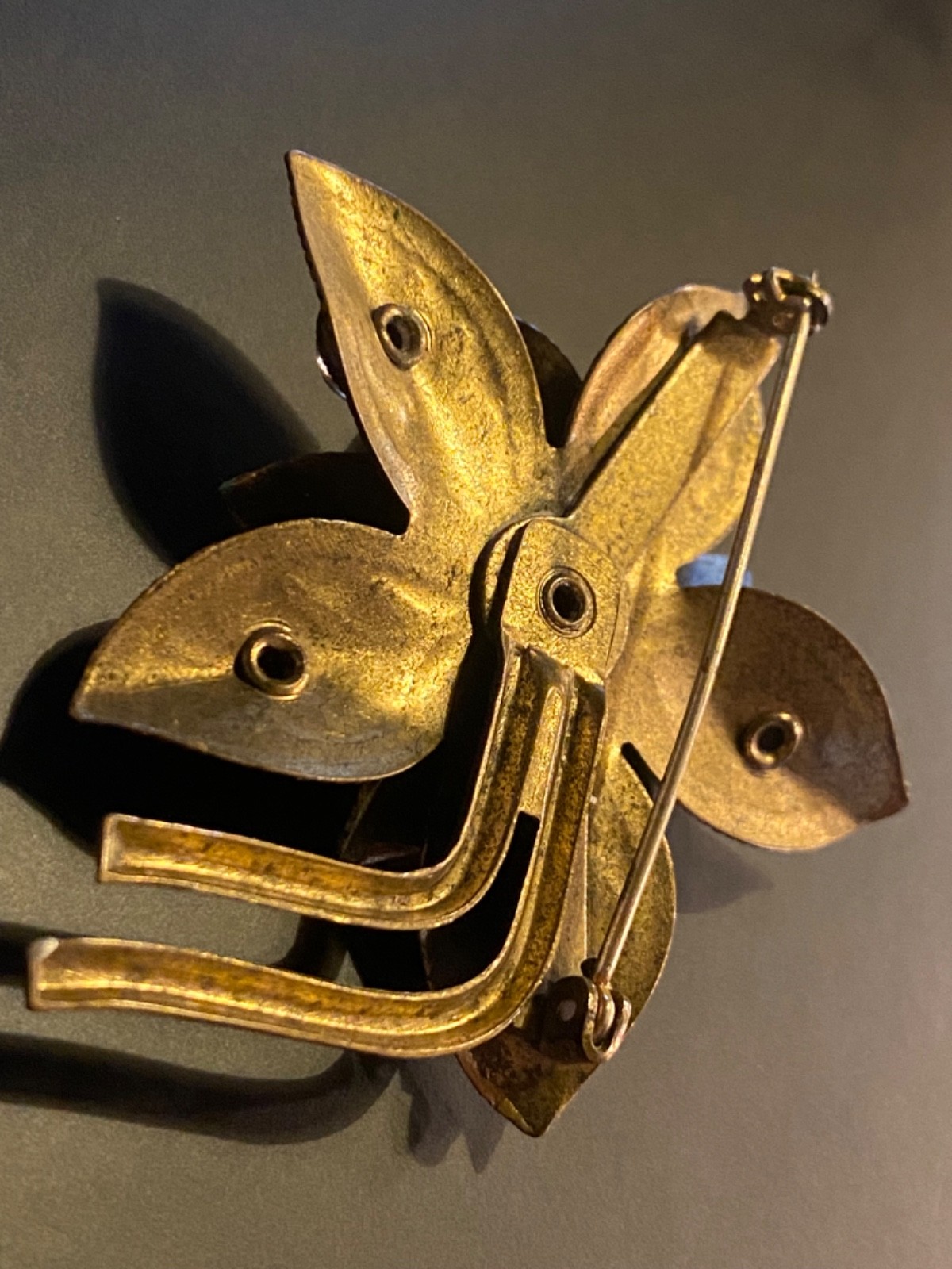 VTG Antique Gold Tone Layered Floral Brooch Gray Glass Cabochon Leaf Flower Pin