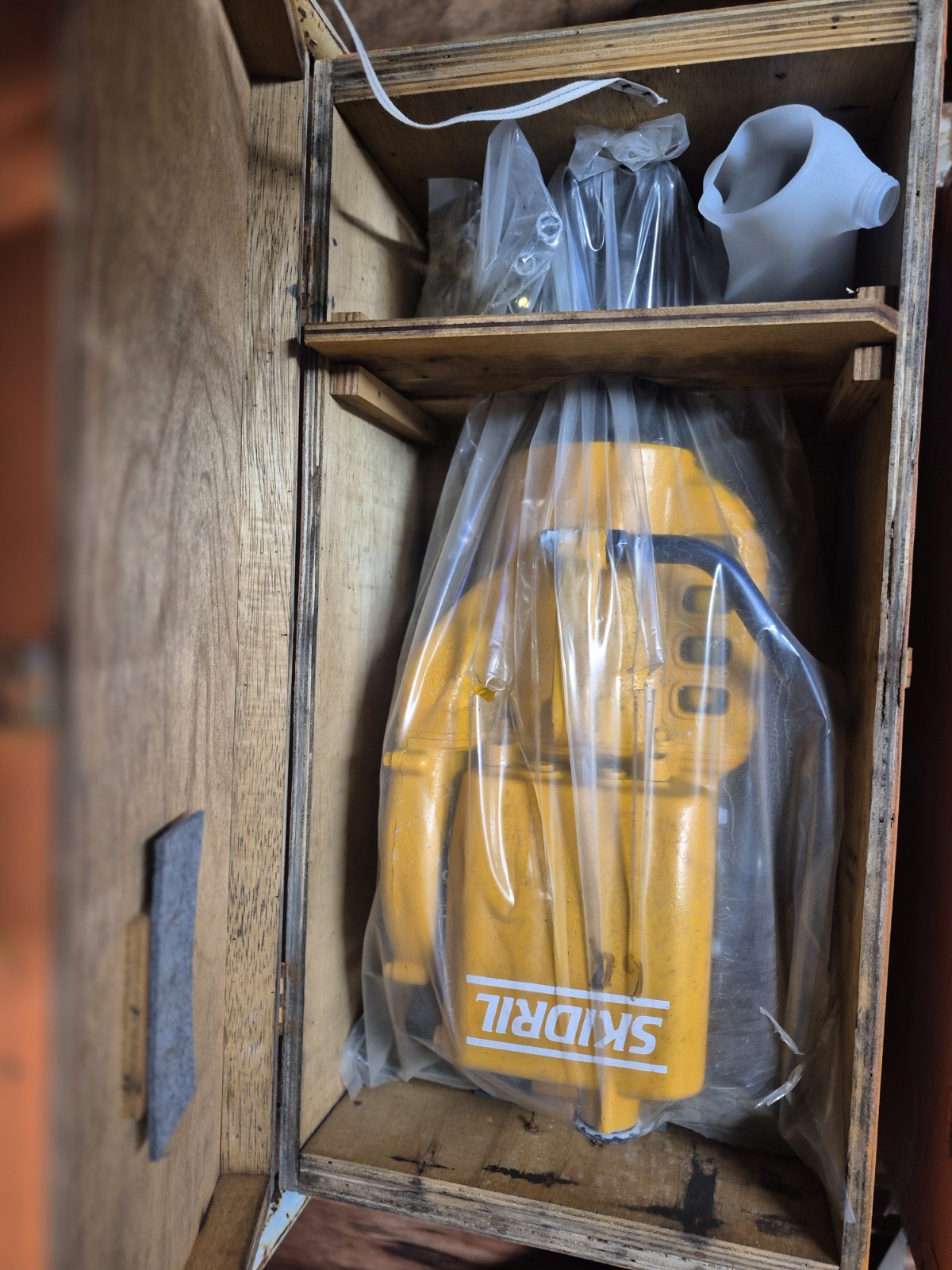 NOS SKIDRIL 180 GAS  4 STROKE  BREAKER/DRILLING/PAVING HAMMER W ATTACHMENTS (W3)