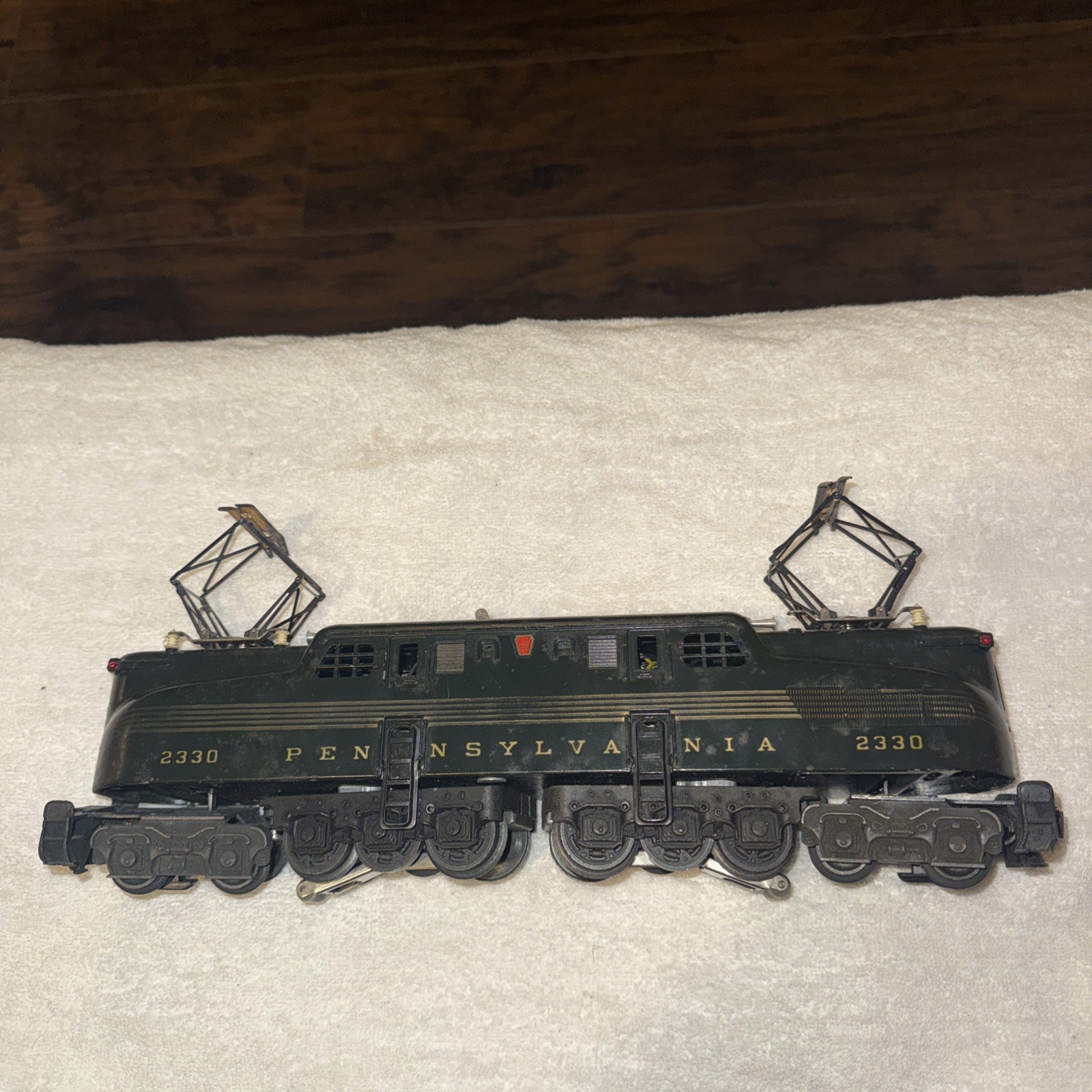 (B) Lionel O Gauge 2330 Pennsylvania GG-1 Electric Locomotive 5 Stripe Green