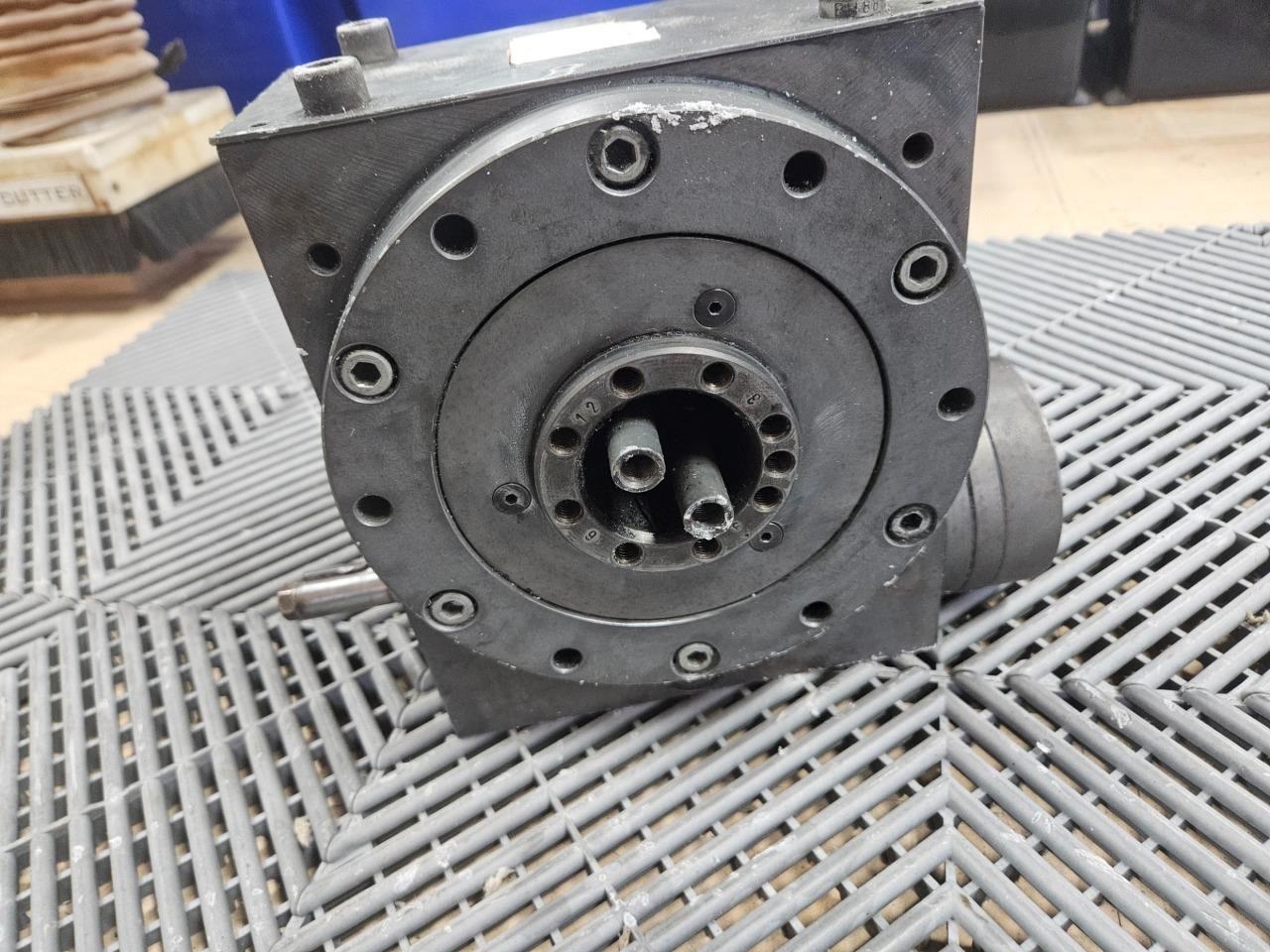 ESAB Welding Rotary Table MNR 454562 100:1 Worm Gear Reducer with Feedthrough