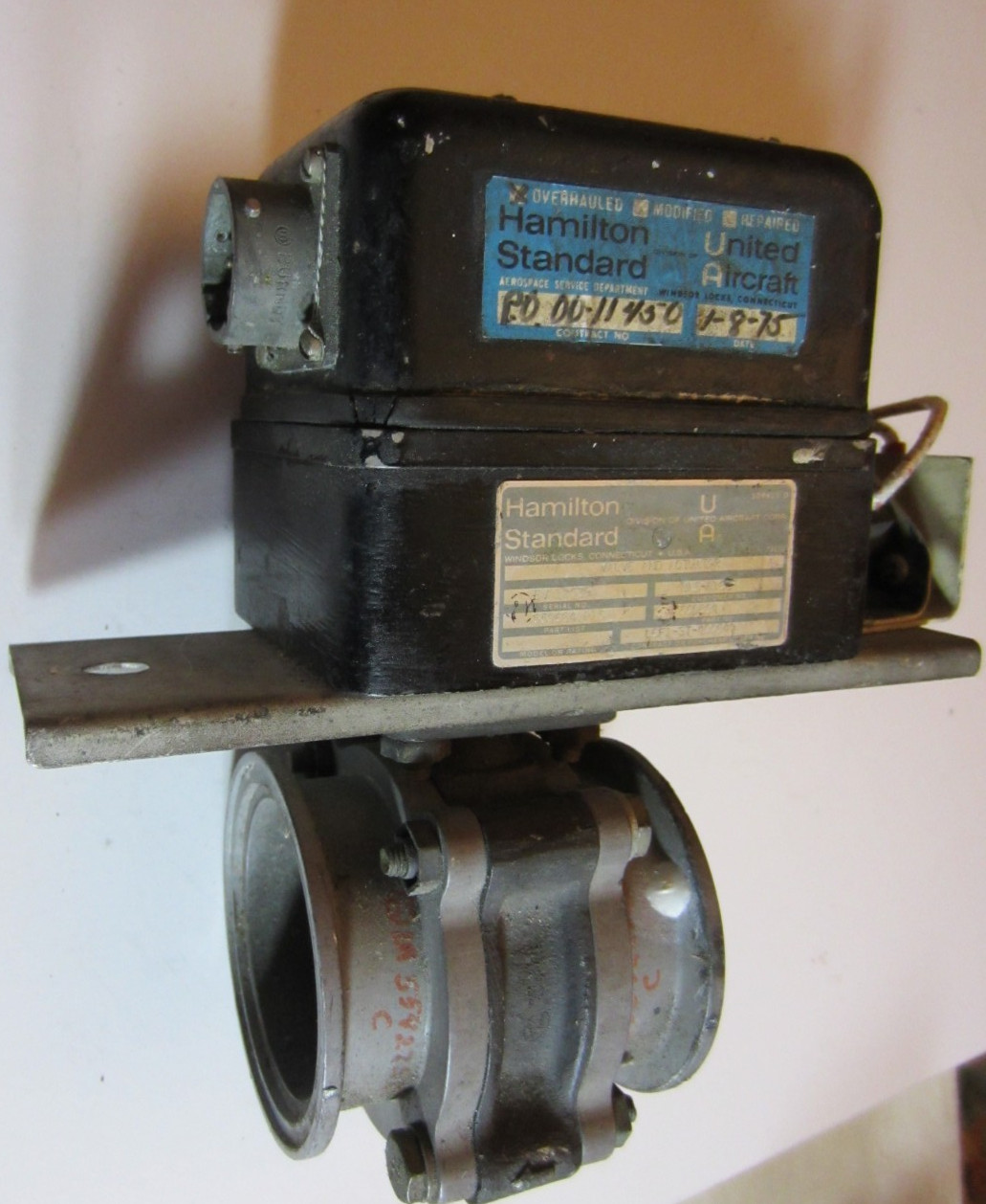 AIRCRAFT VALVE AND ACTUATOR HAMILTON STANDARD P/N 550664 P15