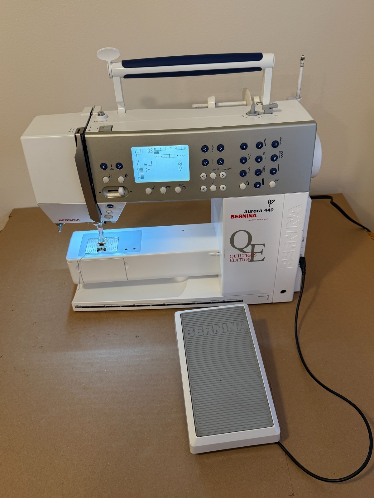 Bernina Aurora 440 QE computerized, embroidery sewing machine