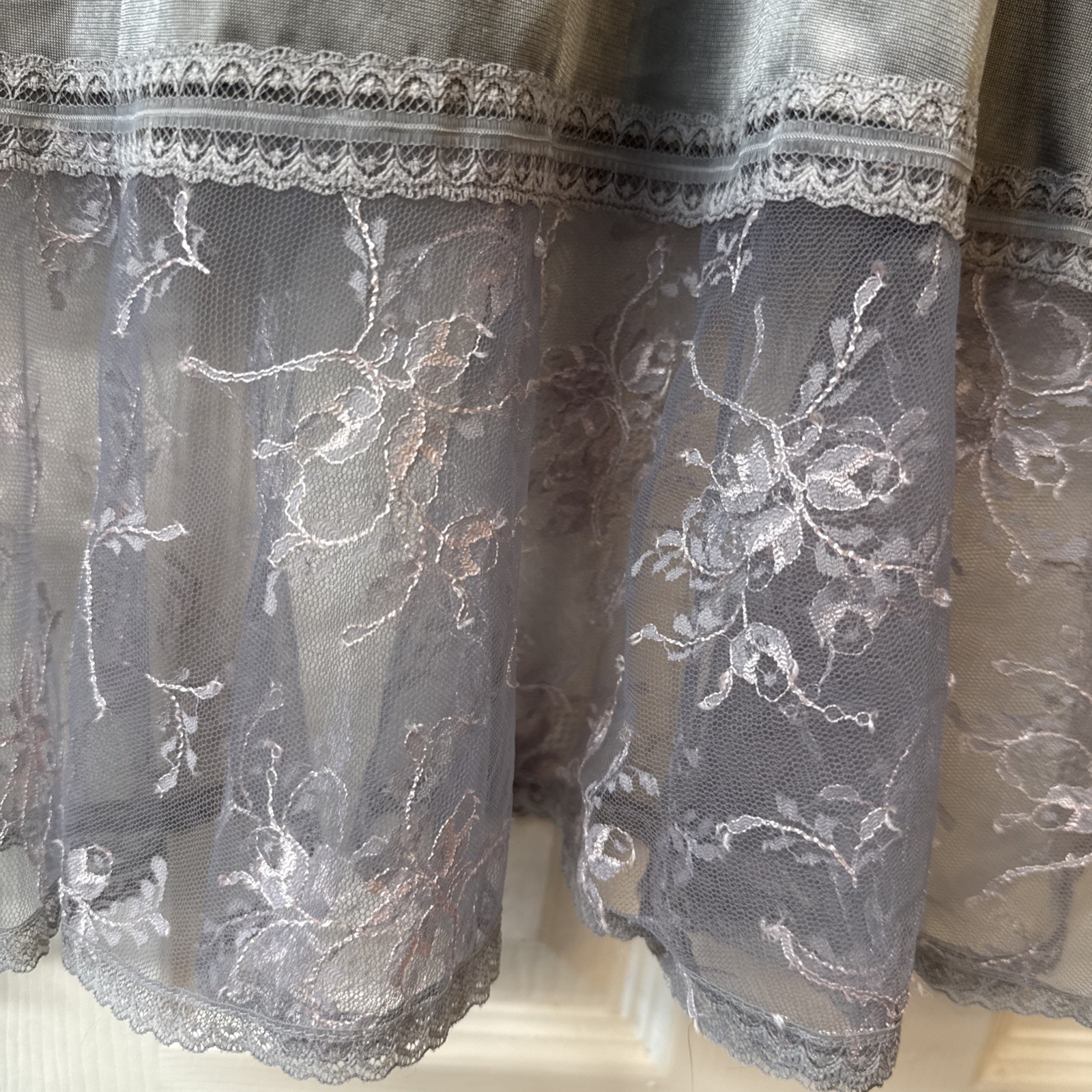 VTG Lace Trim Half Slip Skirt Womens Gray Nylon Lingerie Petticoat Bestform Sz L